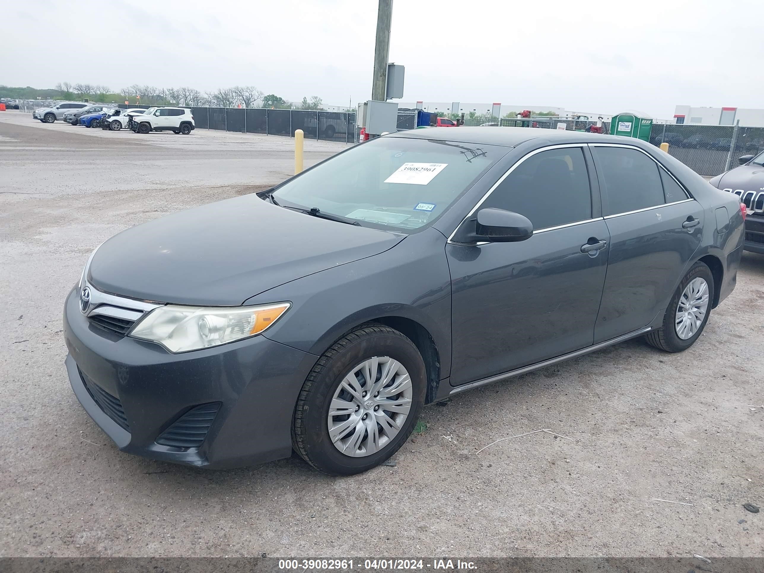 Photo 1 VIN: 4T1BF1FK0CU056261 - TOYOTA CAMRY 