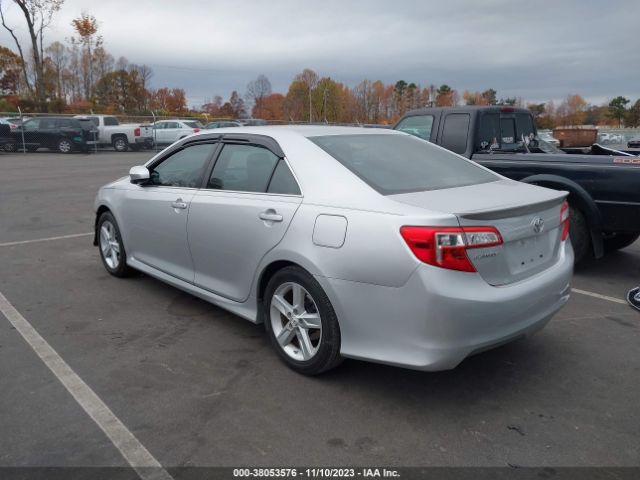 Photo 2 VIN: 4T1BF1FK0CU074744 - TOYOTA CAMRY 