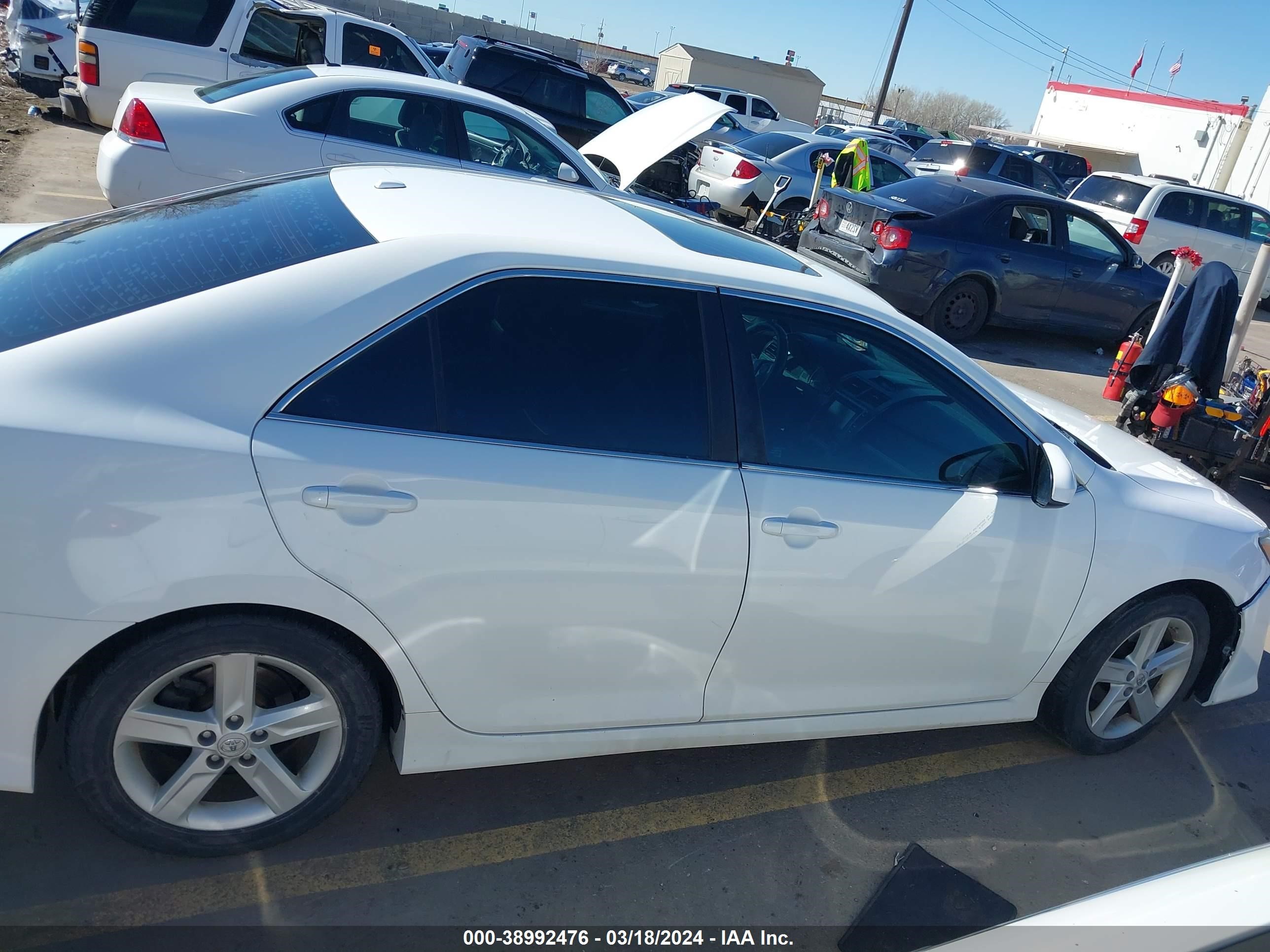 Photo 12 VIN: 4T1BF1FK0CU137020 - TOYOTA CAMRY 