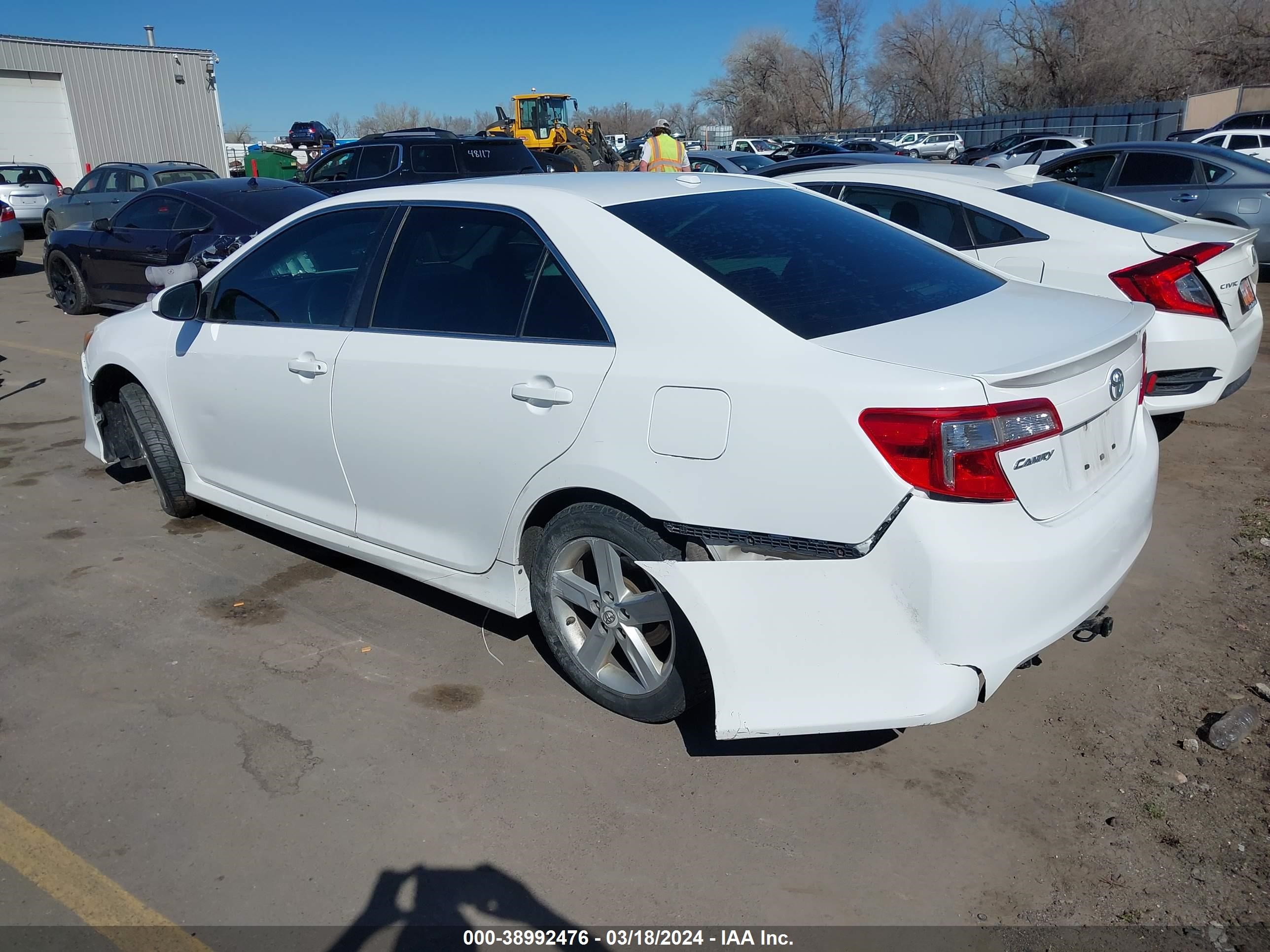 Photo 2 VIN: 4T1BF1FK0CU137020 - TOYOTA CAMRY 