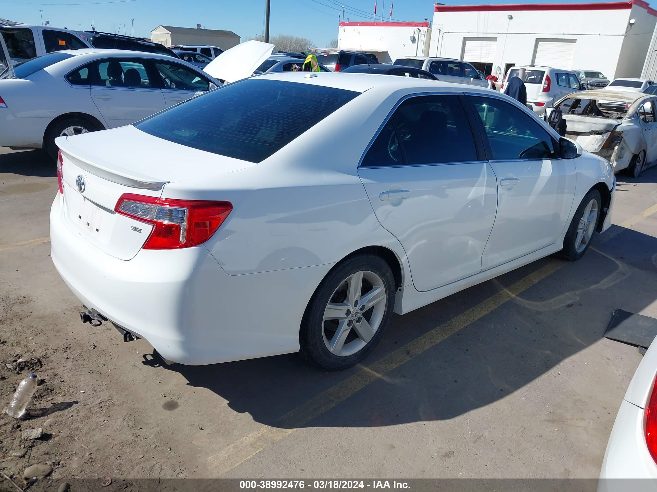 Photo 3 VIN: 4T1BF1FK0CU137020 - TOYOTA CAMRY 