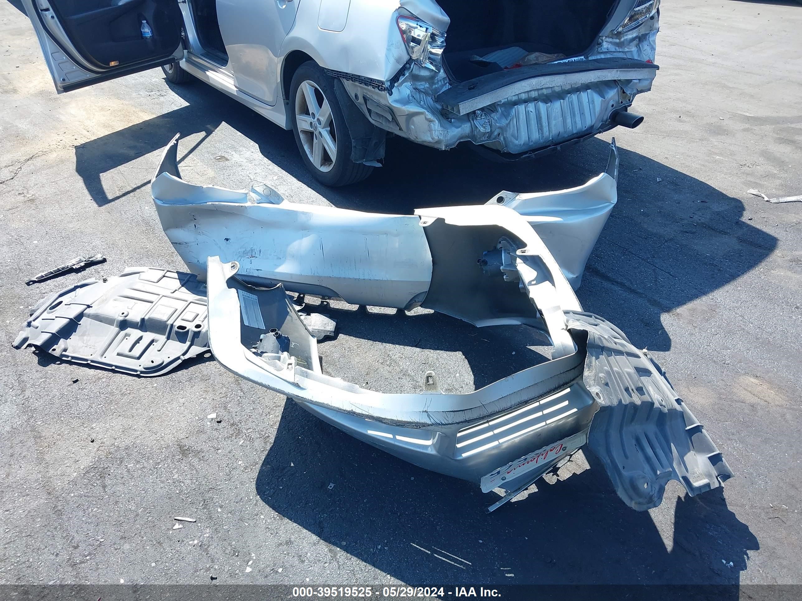 Photo 11 VIN: 4T1BF1FK0CU612312 - TOYOTA CAMRY 