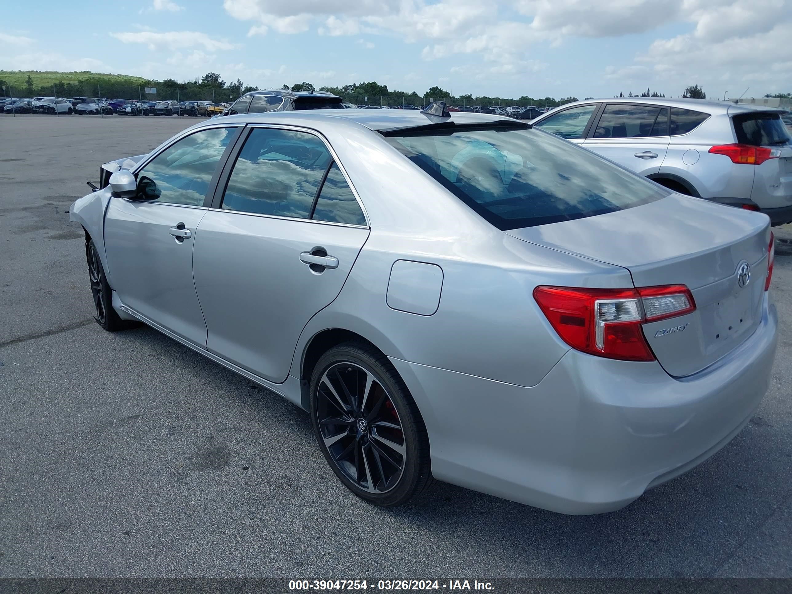 Photo 3 VIN: 4T1BF1FK0DU272404 - TOYOTA CAMRY 