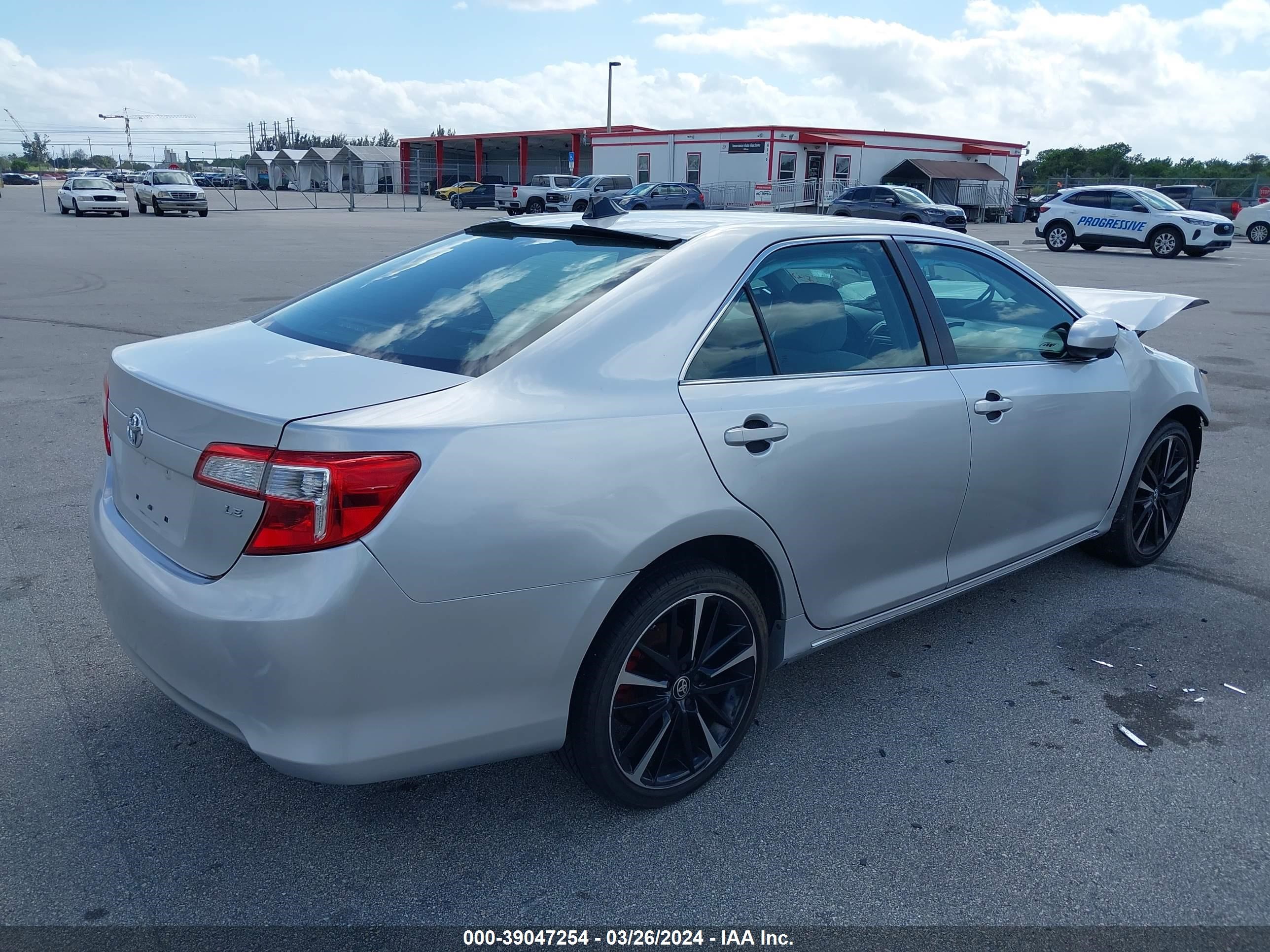 Photo 4 VIN: 4T1BF1FK0DU272404 - TOYOTA CAMRY 