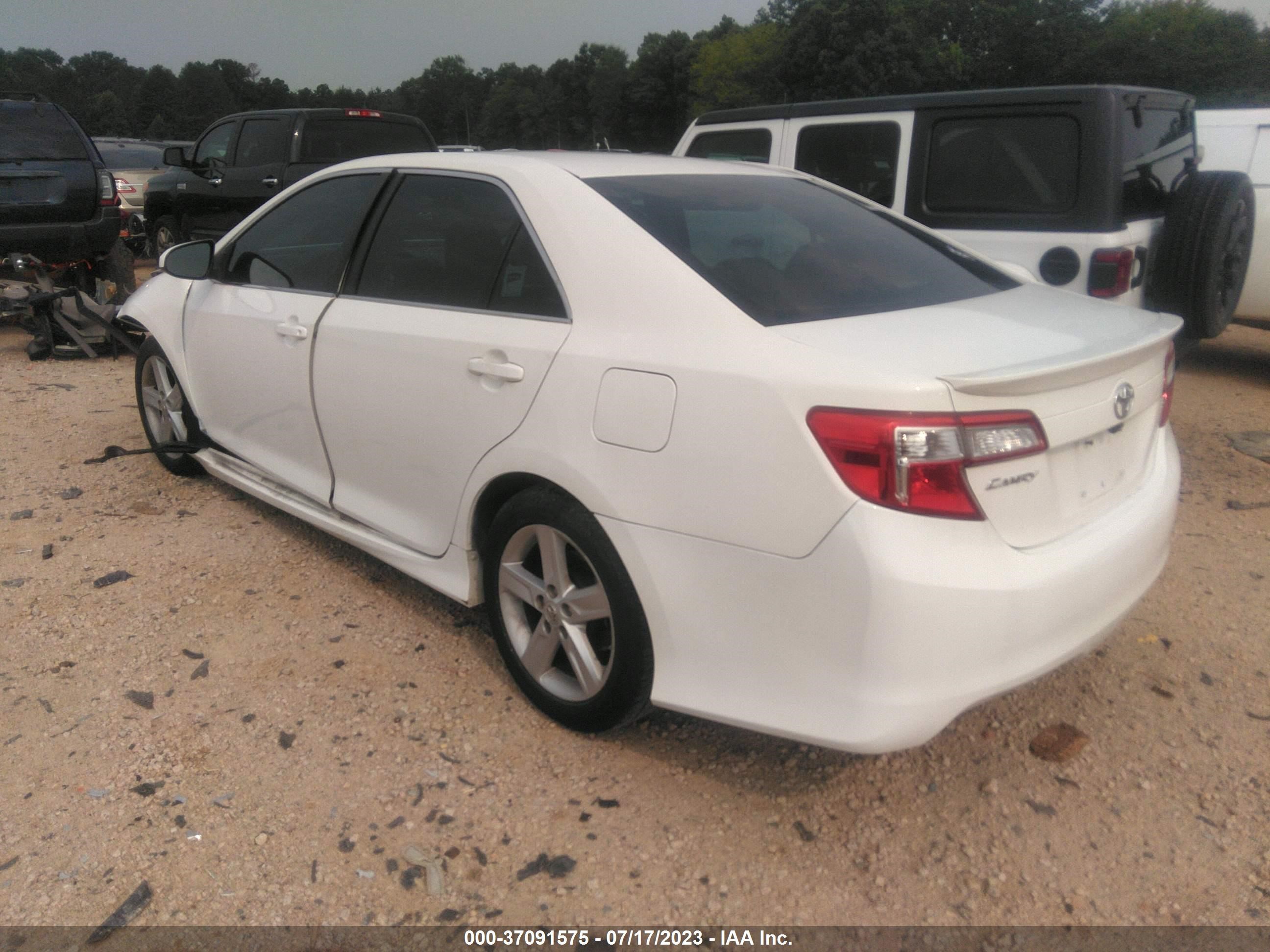 Photo 2 VIN: 4T1BF1FK0DU670390 - TOYOTA CAMRY 