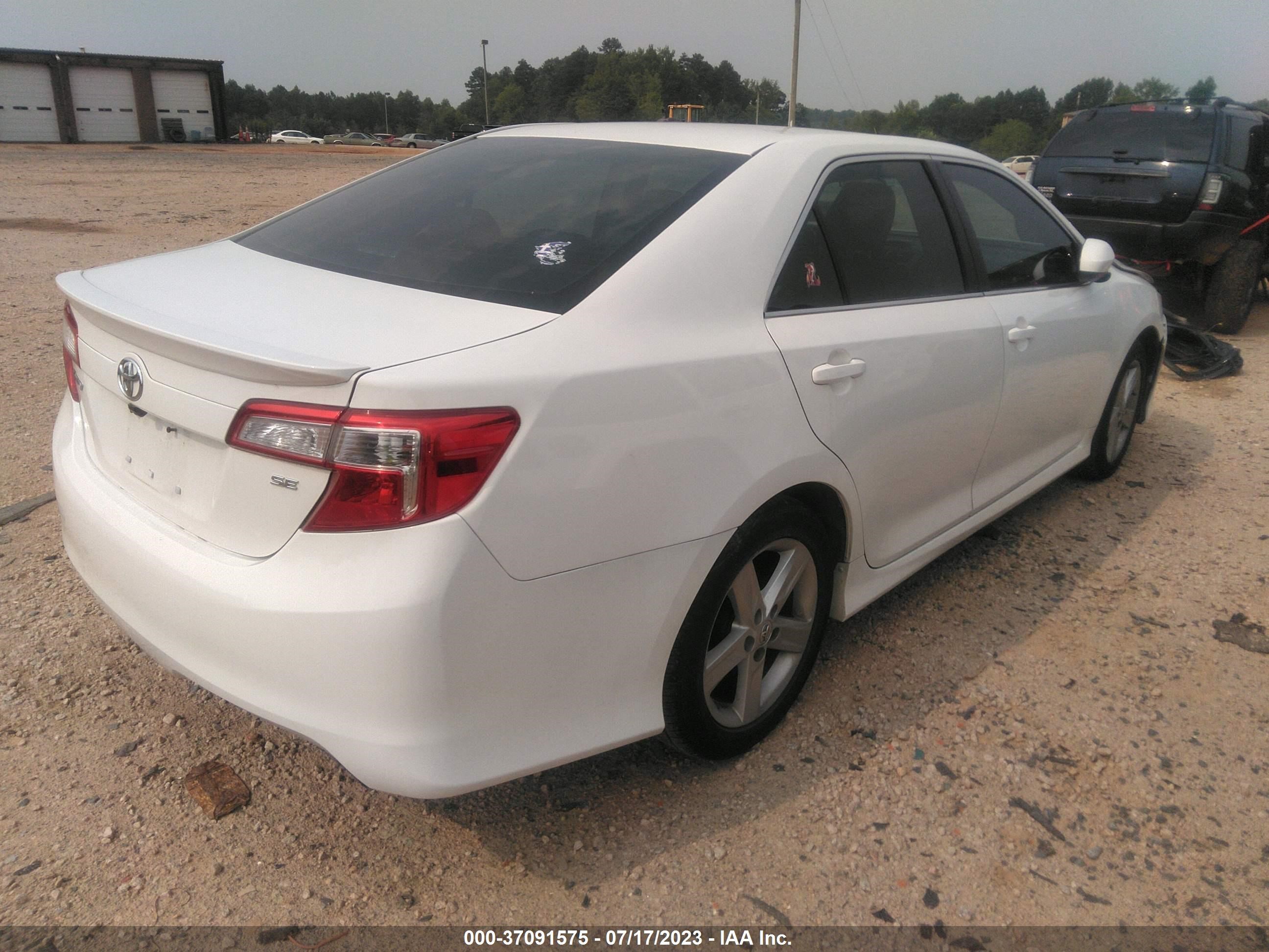 Photo 3 VIN: 4T1BF1FK0DU670390 - TOYOTA CAMRY 