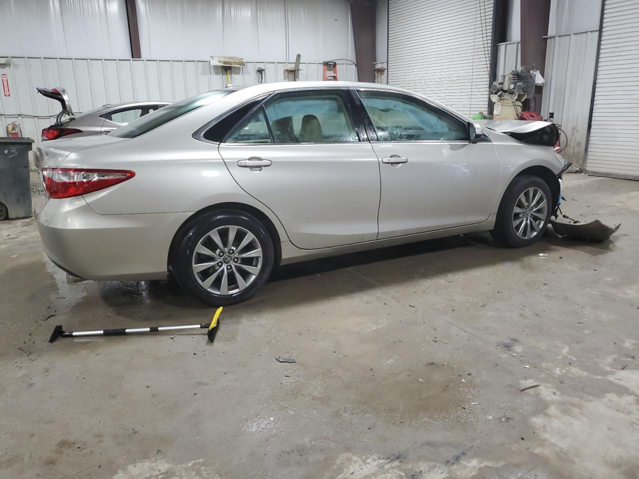 Photo 2 VIN: 4T1BF1FK0HU650615 - TOYOTA CAMRY 