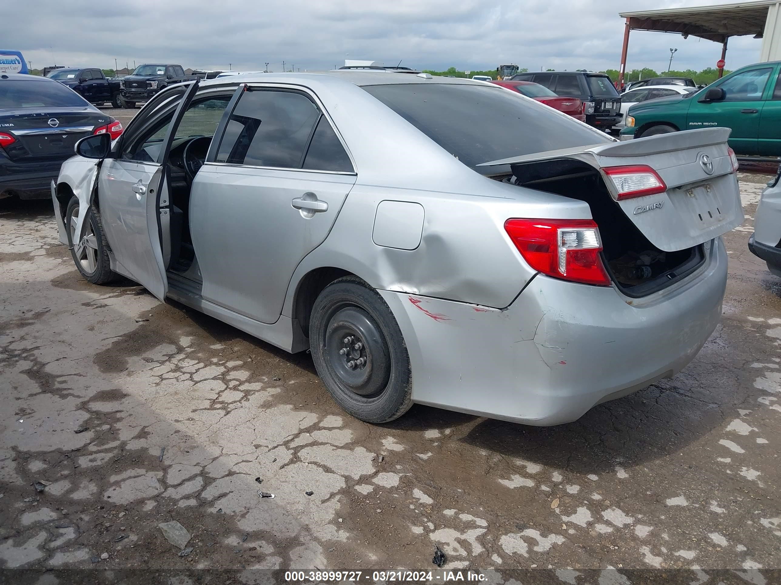 Photo 2 VIN: 4T1BF1FK1CU012415 - TOYOTA CAMRY 