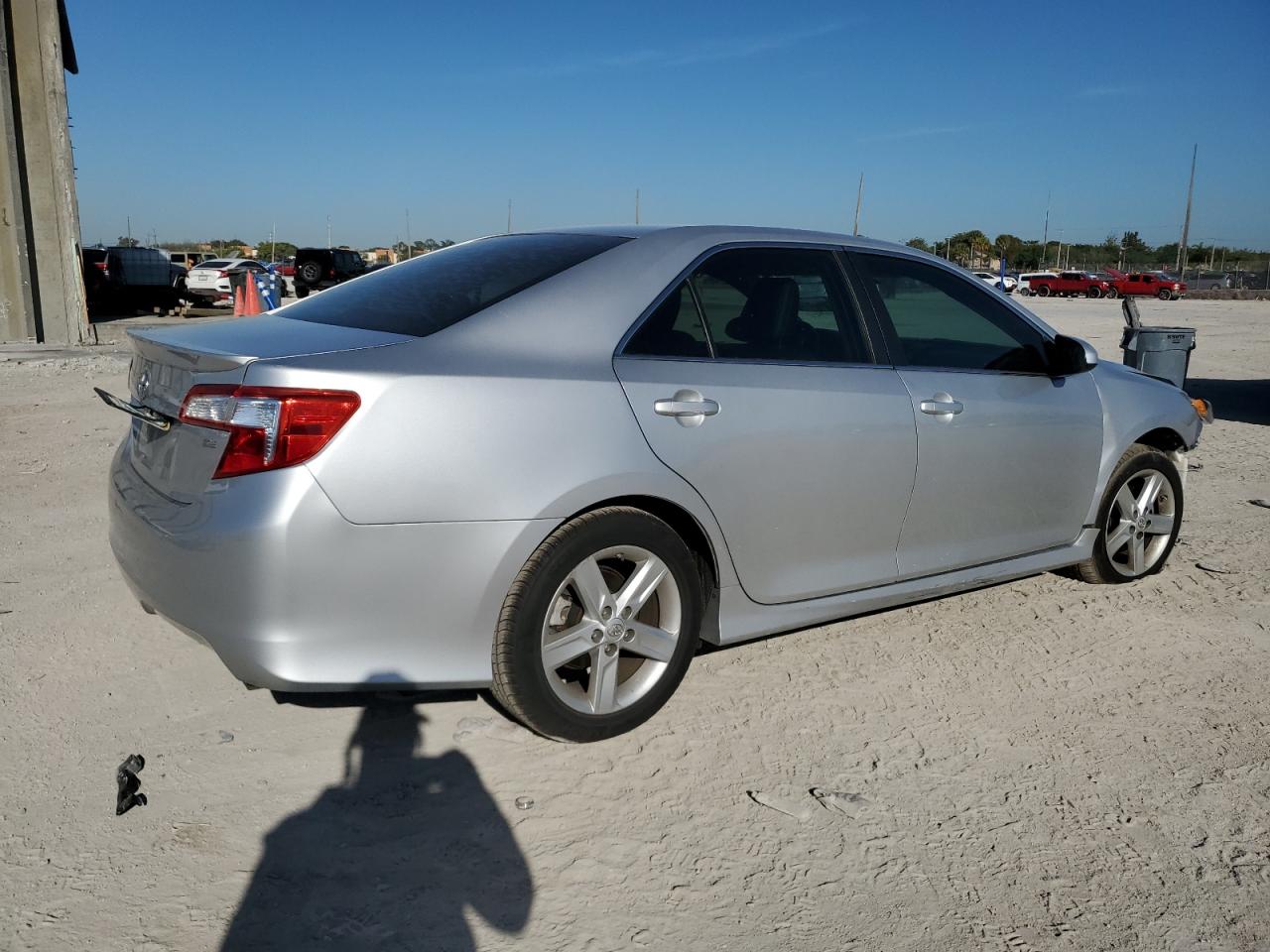 Photo 2 VIN: 4T1BF1FK1EU428595 - TOYOTA CAMRY 