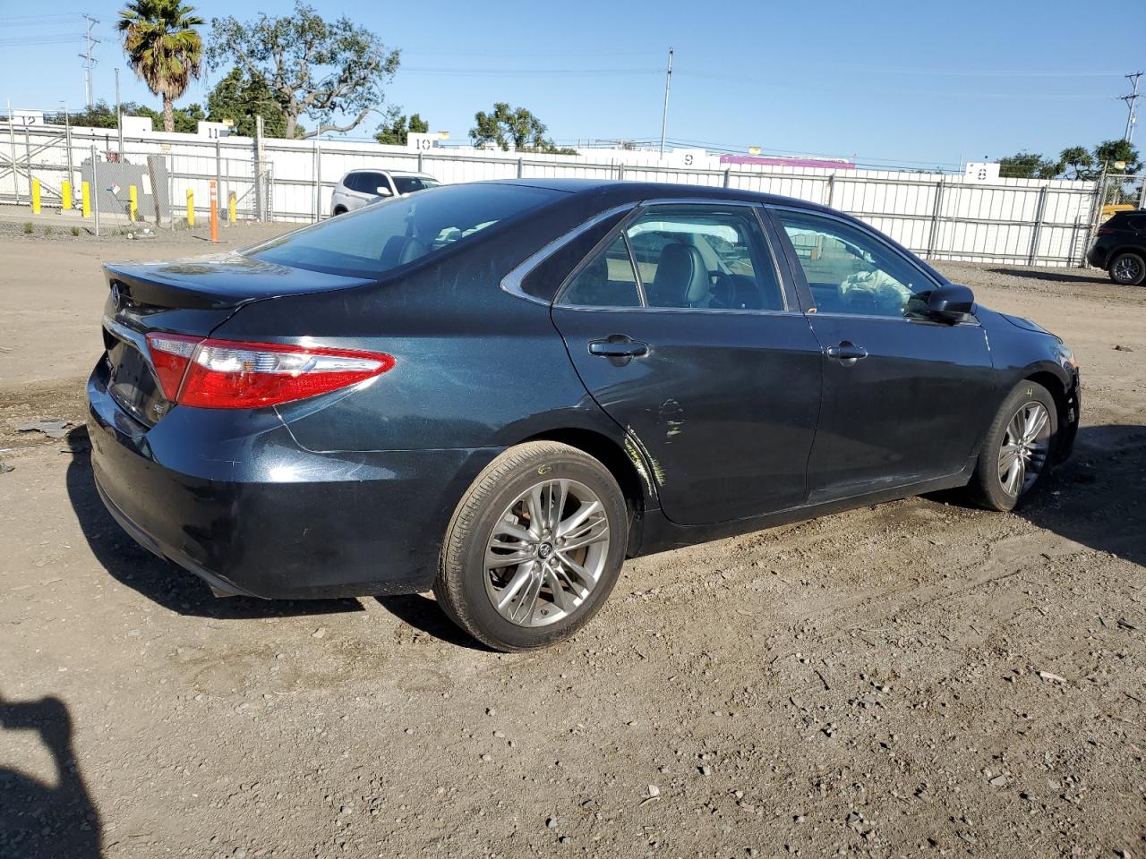 Photo 2 VIN: 4T1BF1FK1FU071811 - TOYOTA CAMRY 