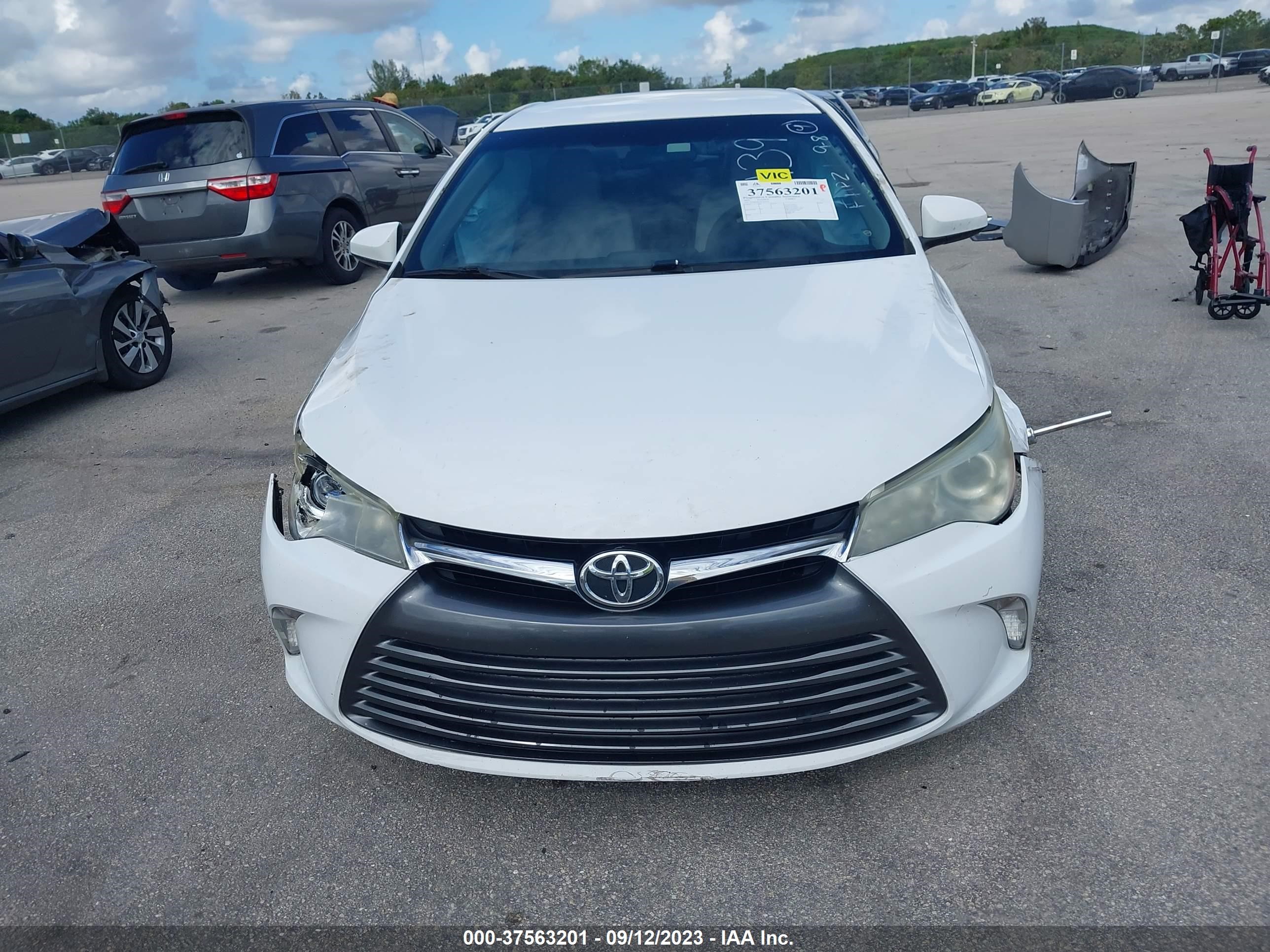 Photo 11 VIN: 4T1BF1FK1FU493139 - TOYOTA CAMRY 