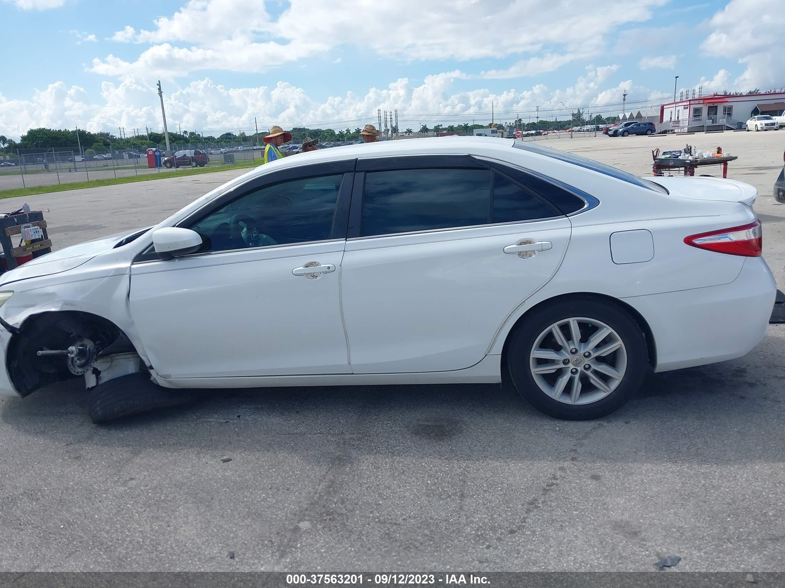 Photo 13 VIN: 4T1BF1FK1FU493139 - TOYOTA CAMRY 