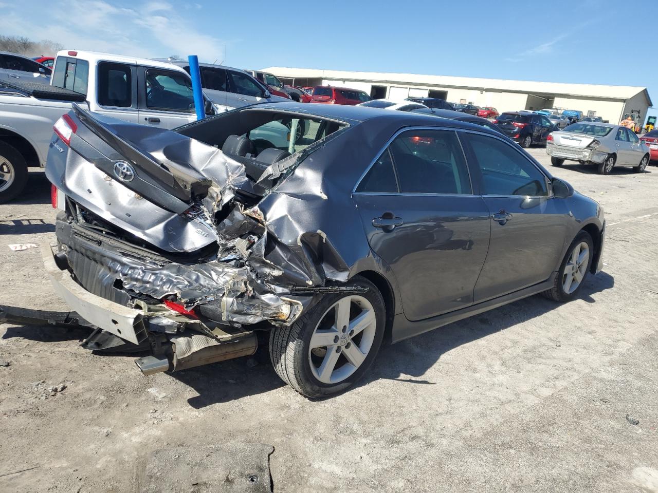 Photo 2 VIN: 4T1BF1FK2CU124723 - TOYOTA CAMRY 