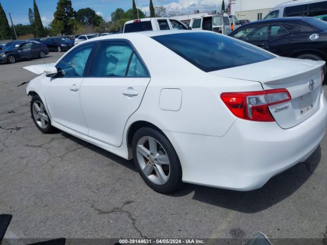 Photo 2 VIN: 4T1BF1FK2CU582469 - TOYOTA CAMRY 