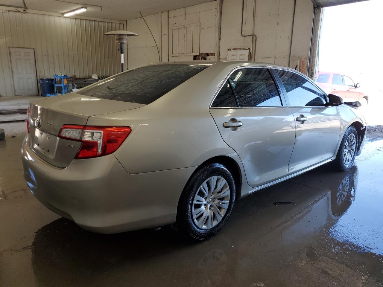 Photo 2 VIN: 4T1BF1FK2DU250758 - TOYOTA CAMRY 