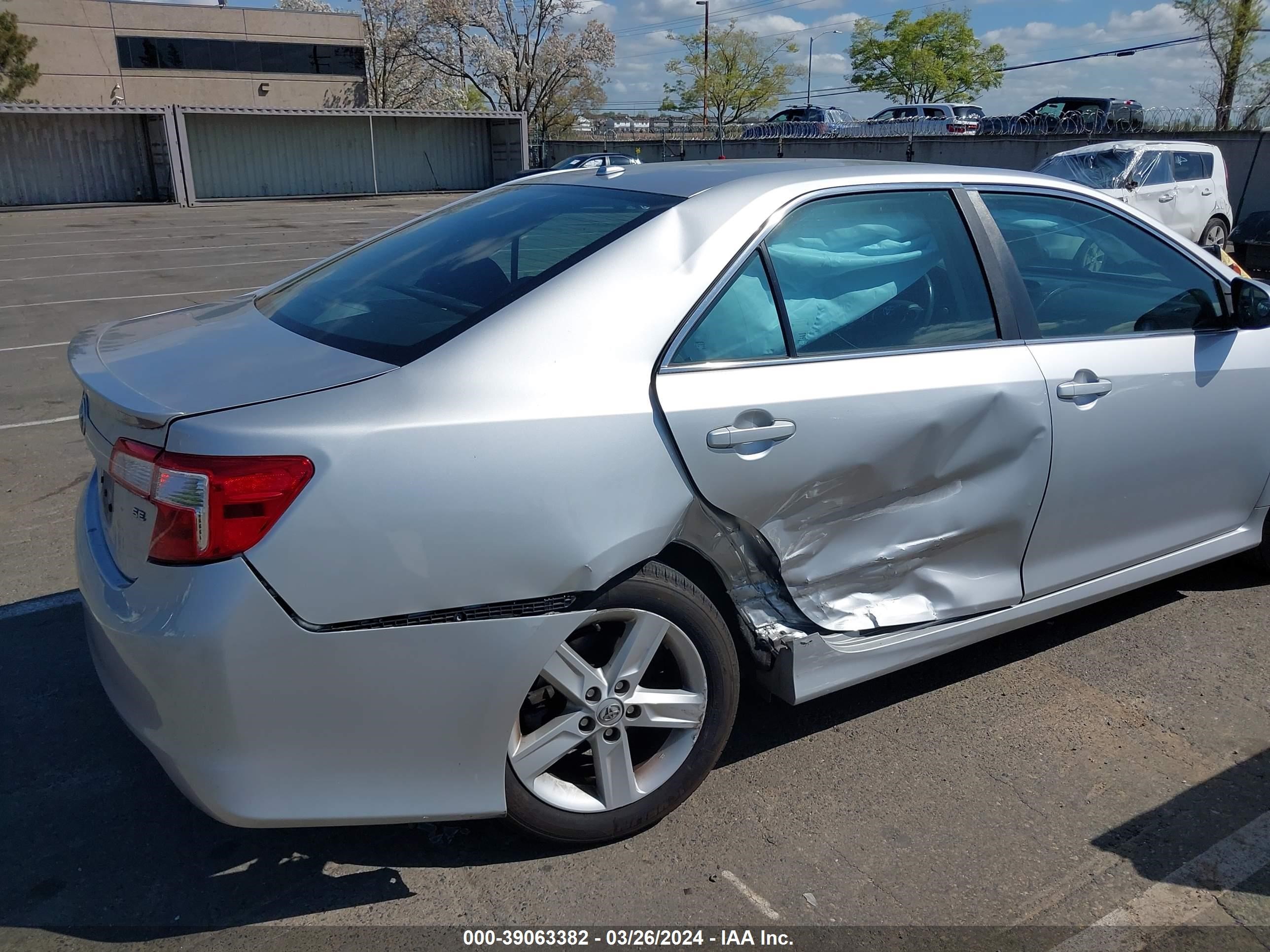 Photo 5 VIN: 4T1BF1FK2EU413104 - TOYOTA CAMRY 