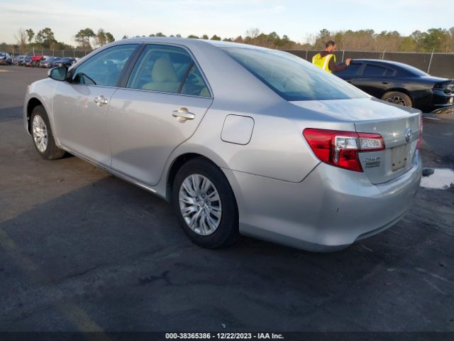 Photo 2 VIN: 4T1BF1FK2EU787888 - TOYOTA CAMRY 