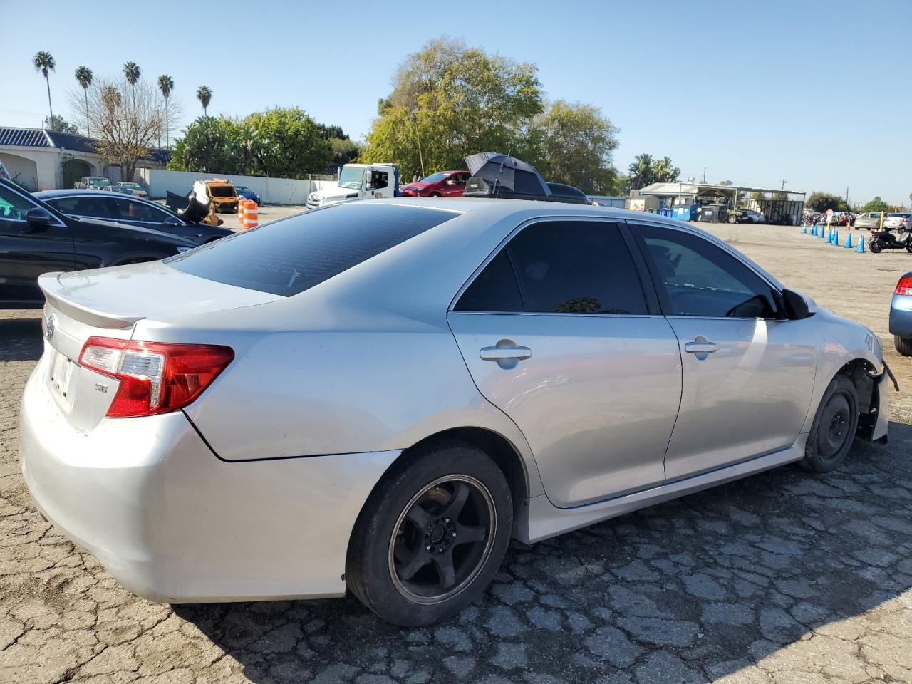 Photo 2 VIN: 4T1BF1FK3DU216246 - TOYOTA CAMRY 