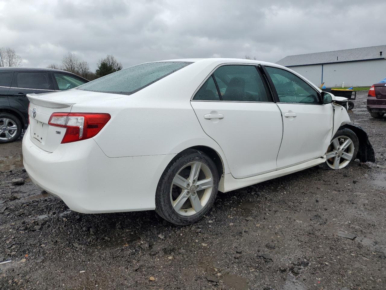 Photo 2 VIN: 4T1BF1FK3DU250963 - TOYOTA CAMRY 