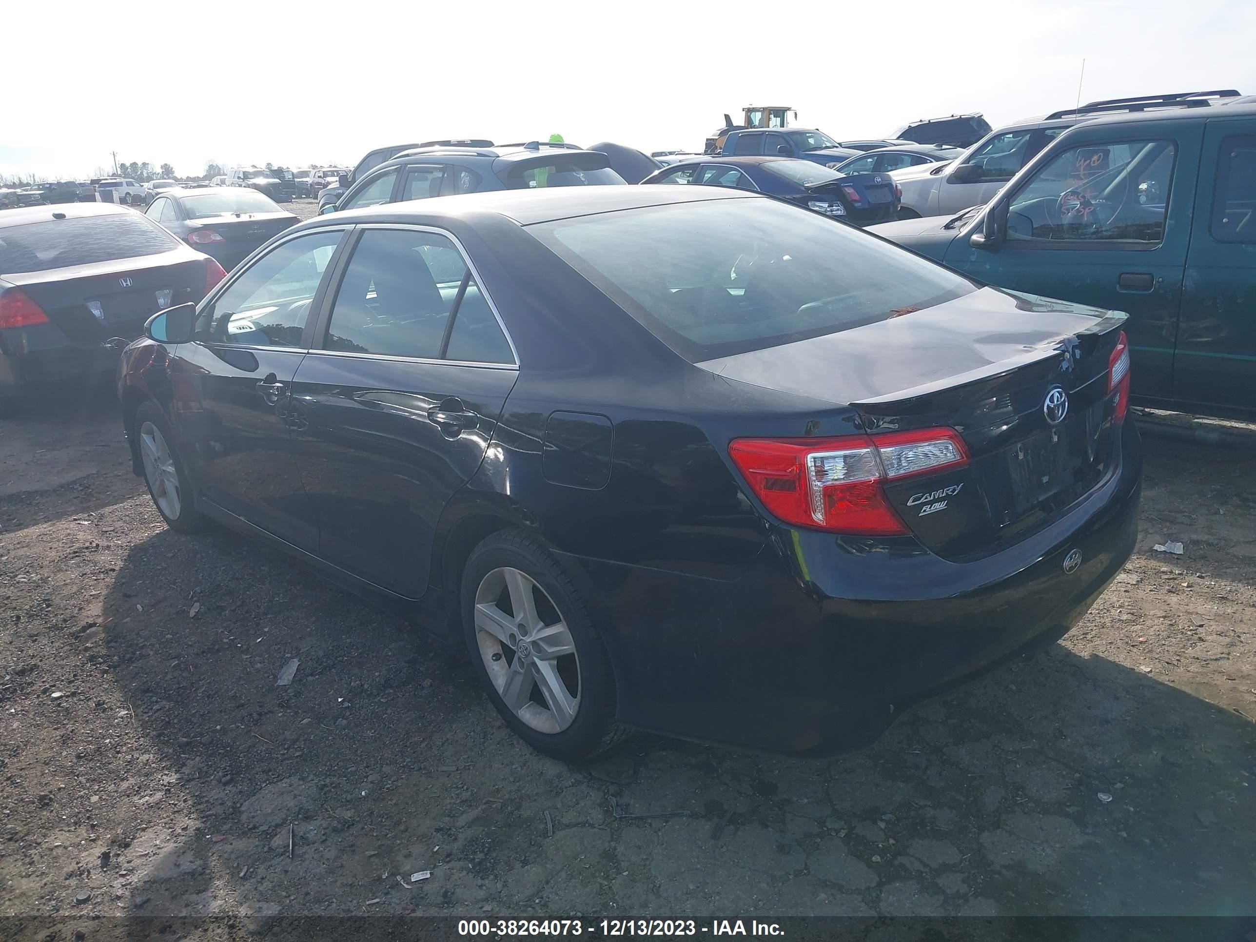 Photo 2 VIN: 4T1BF1FK3EU784840 - TOYOTA CAMRY 