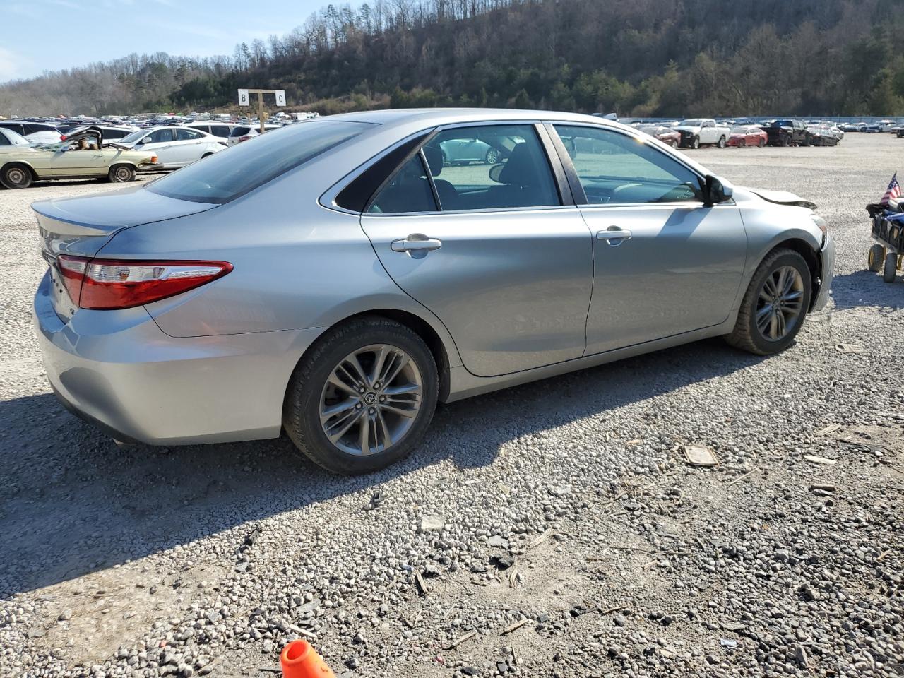 Photo 2 VIN: 4T1BF1FK3FU928422 - TOYOTA CAMRY 