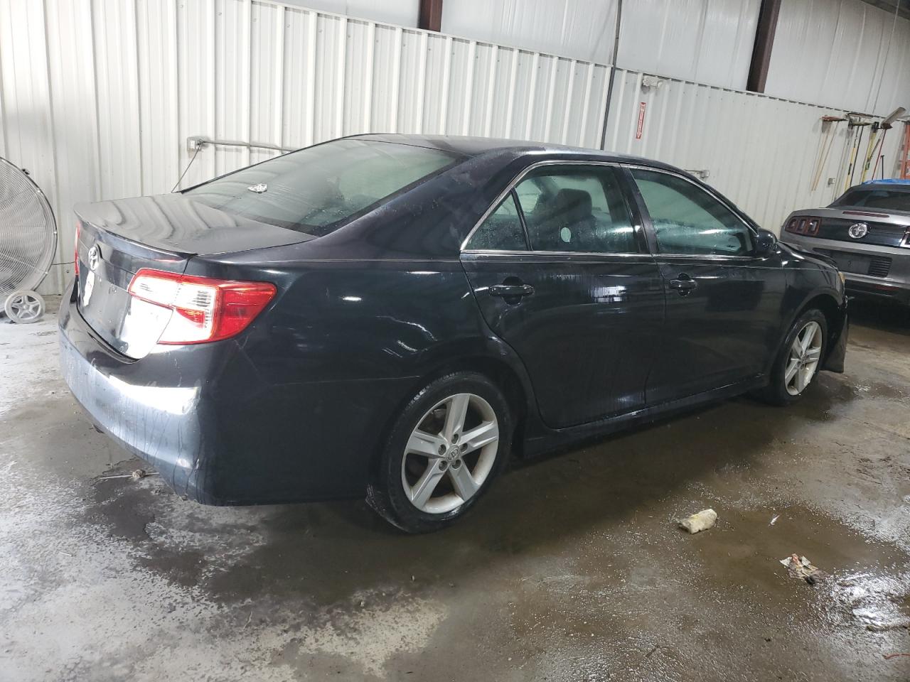 Photo 2 VIN: 4T1BF1FK4CU124710 - TOYOTA CAMRY 