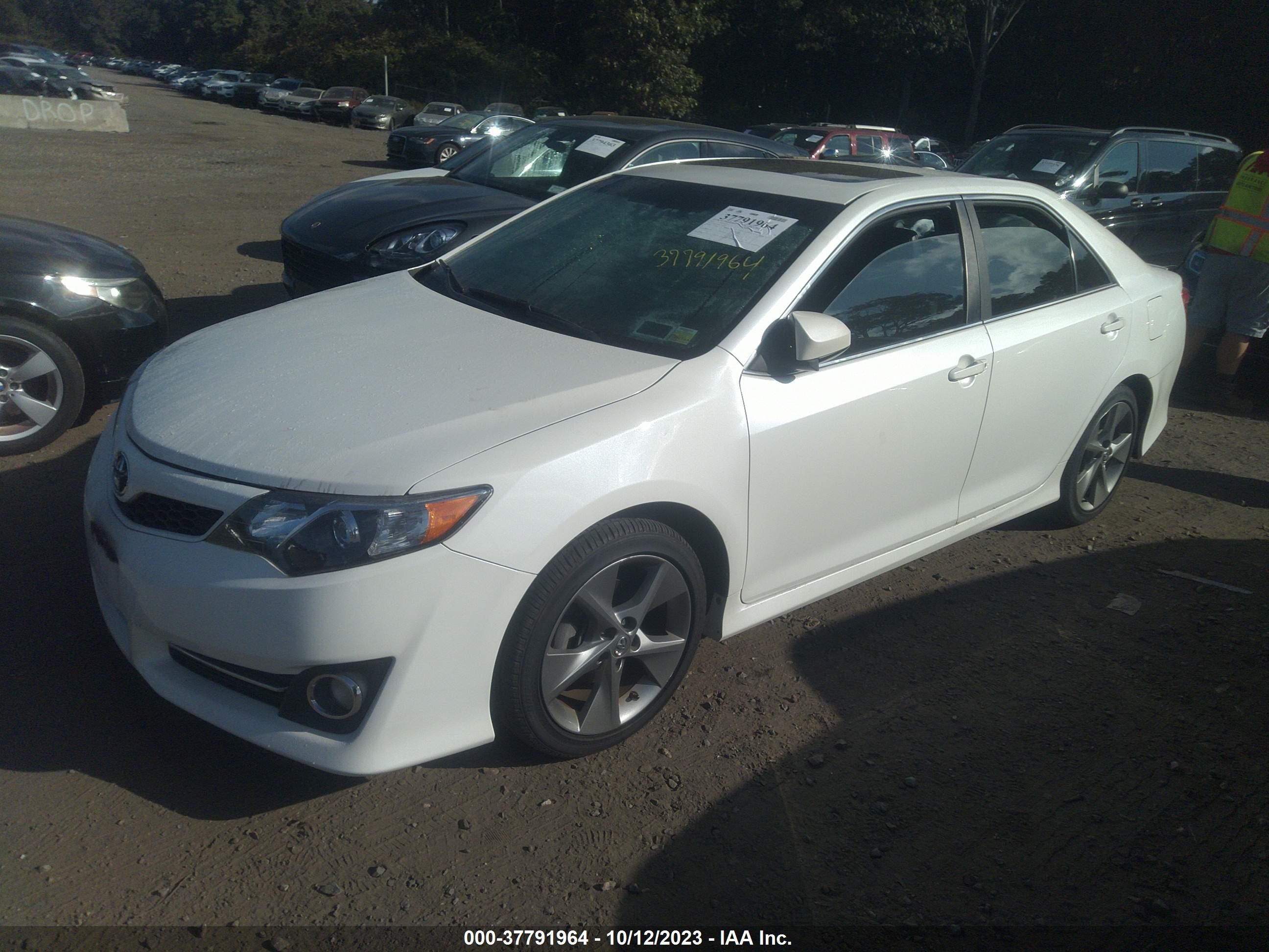 Photo 1 VIN: 4T1BF1FK4CU633227 - TOYOTA CAMRY 