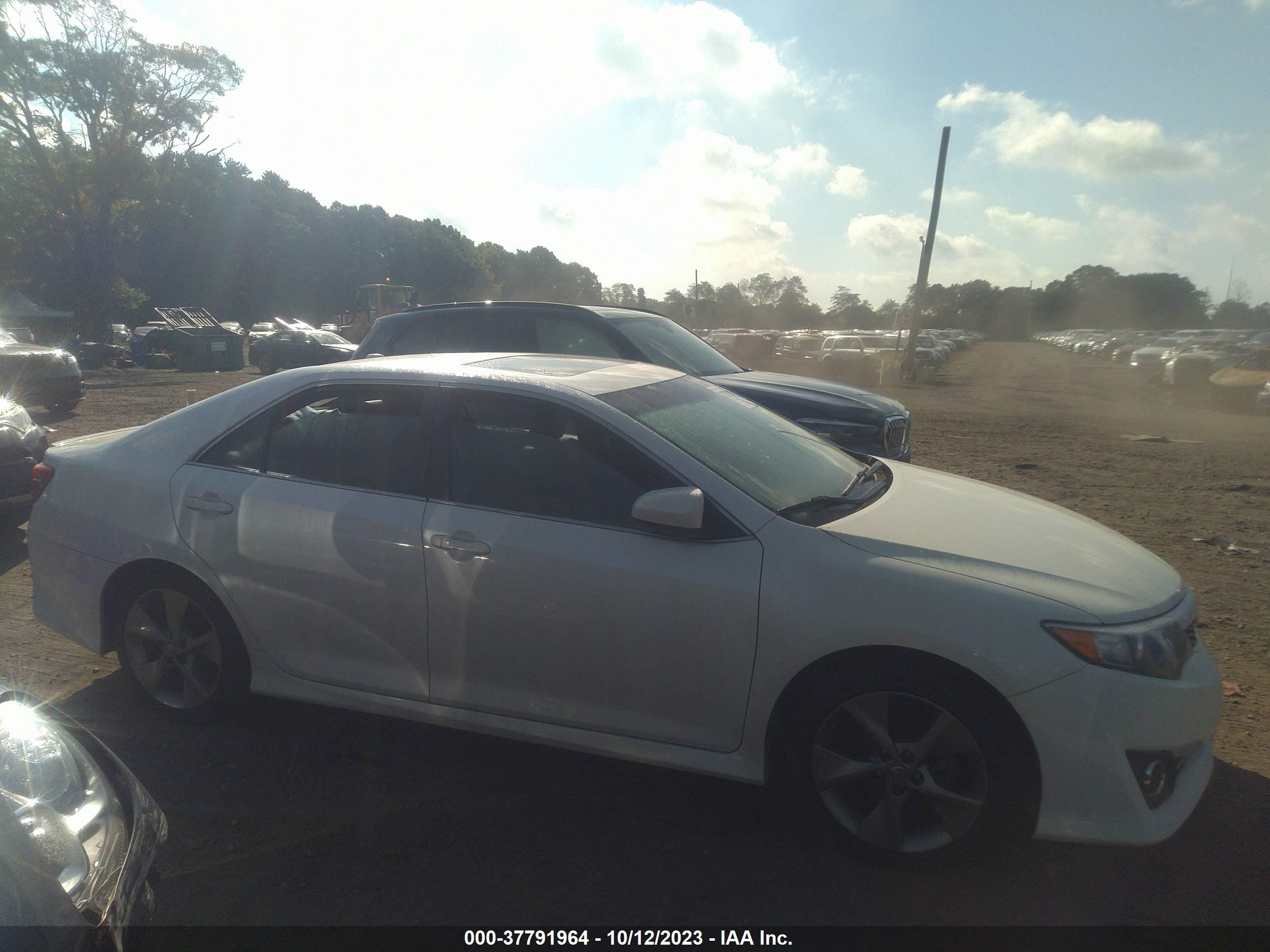 Photo 12 VIN: 4T1BF1FK4CU633227 - TOYOTA CAMRY 