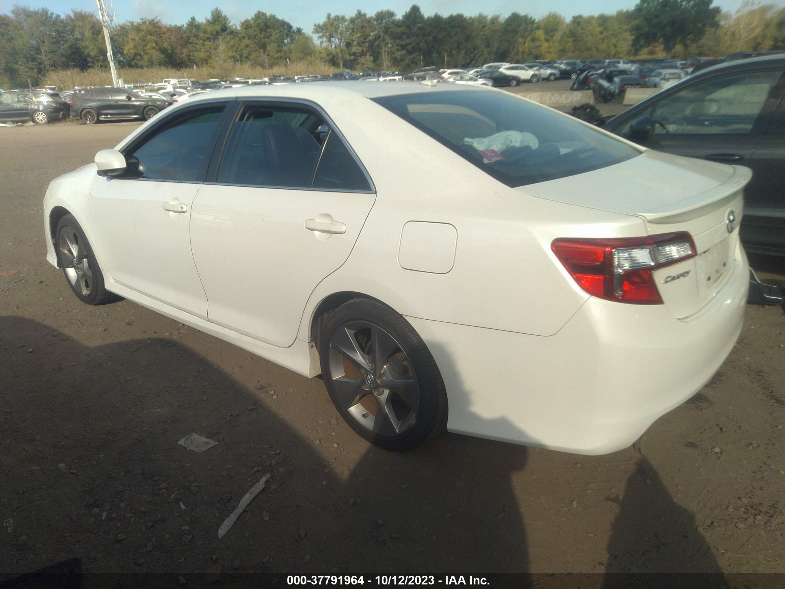 Photo 2 VIN: 4T1BF1FK4CU633227 - TOYOTA CAMRY 