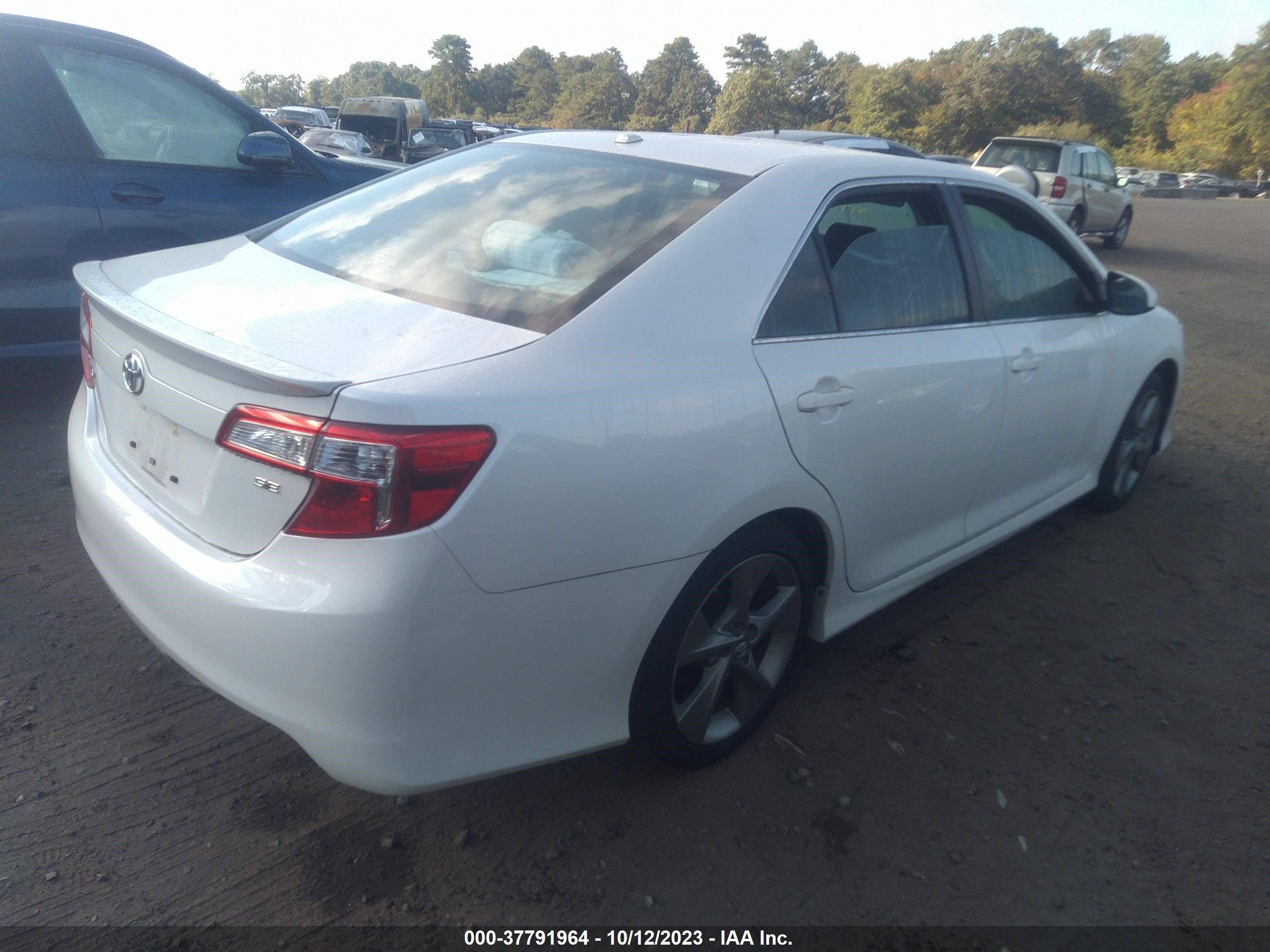 Photo 3 VIN: 4T1BF1FK4CU633227 - TOYOTA CAMRY 