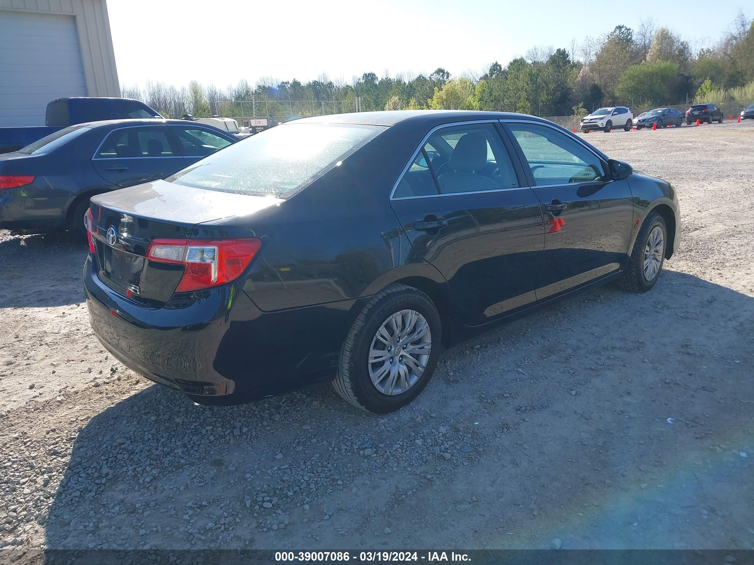 Photo 3 VIN: 4T1BF1FK4DU646660 - TOYOTA CAMRY 