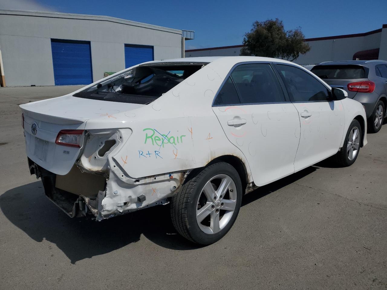 Photo 2 VIN: 4T1BF1FK4DU654886 - TOYOTA CAMRY 