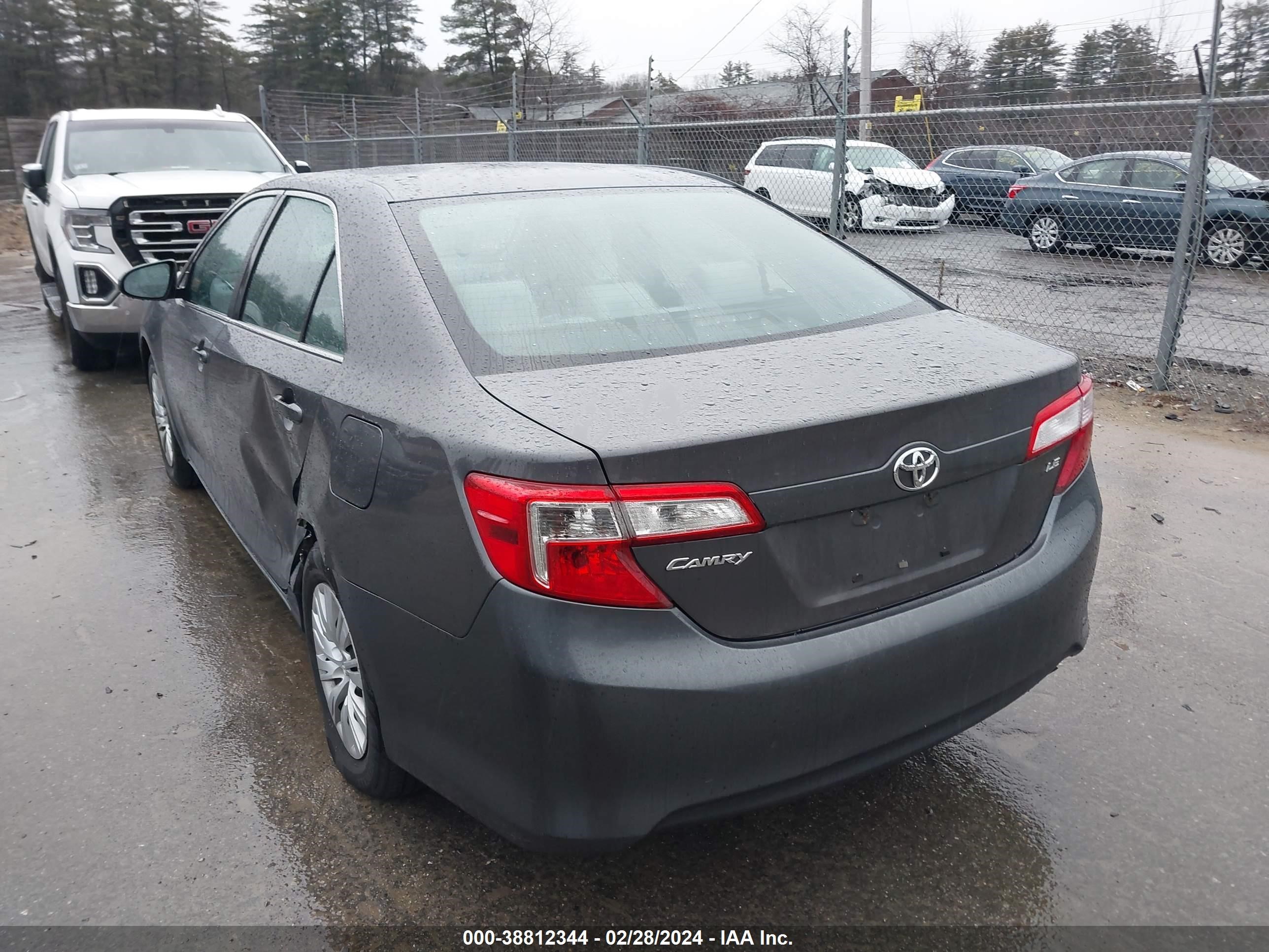 Photo 2 VIN: 4T1BF1FK4DU680906 - TOYOTA CAMRY 