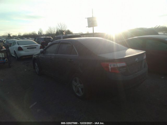 Photo 2 VIN: 4T1BF1FK4DU688228 - TOYOTA CAMRY 