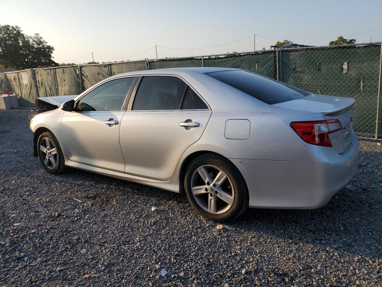 Photo 1 VIN: 4T1BF1FK4EU450560 - TOYOTA CAMRY 