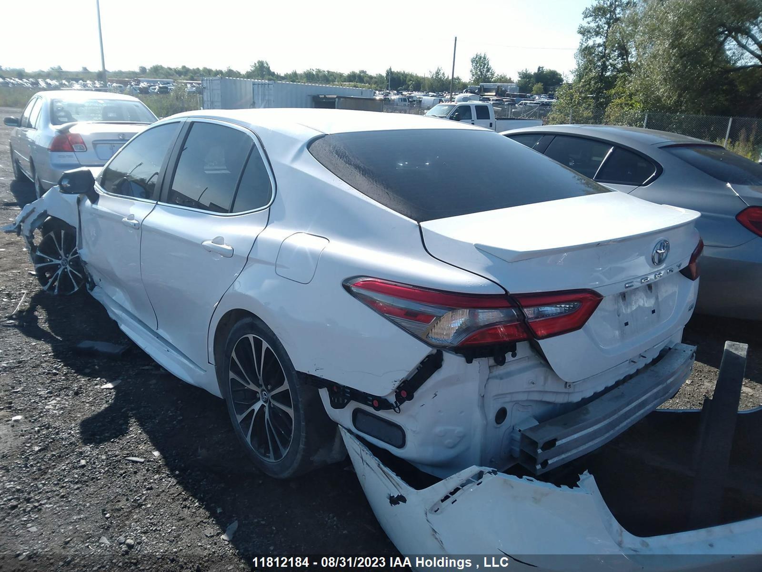 Photo 2 VIN: 4T1BF1FK4HU649855 - TOYOTA CAMRY 