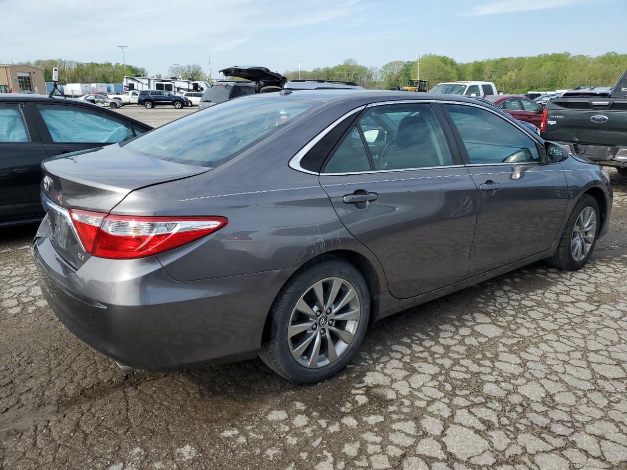 Photo 2 VIN: 4T1BF1FK4HU689689 - TOYOTA CAMRY 