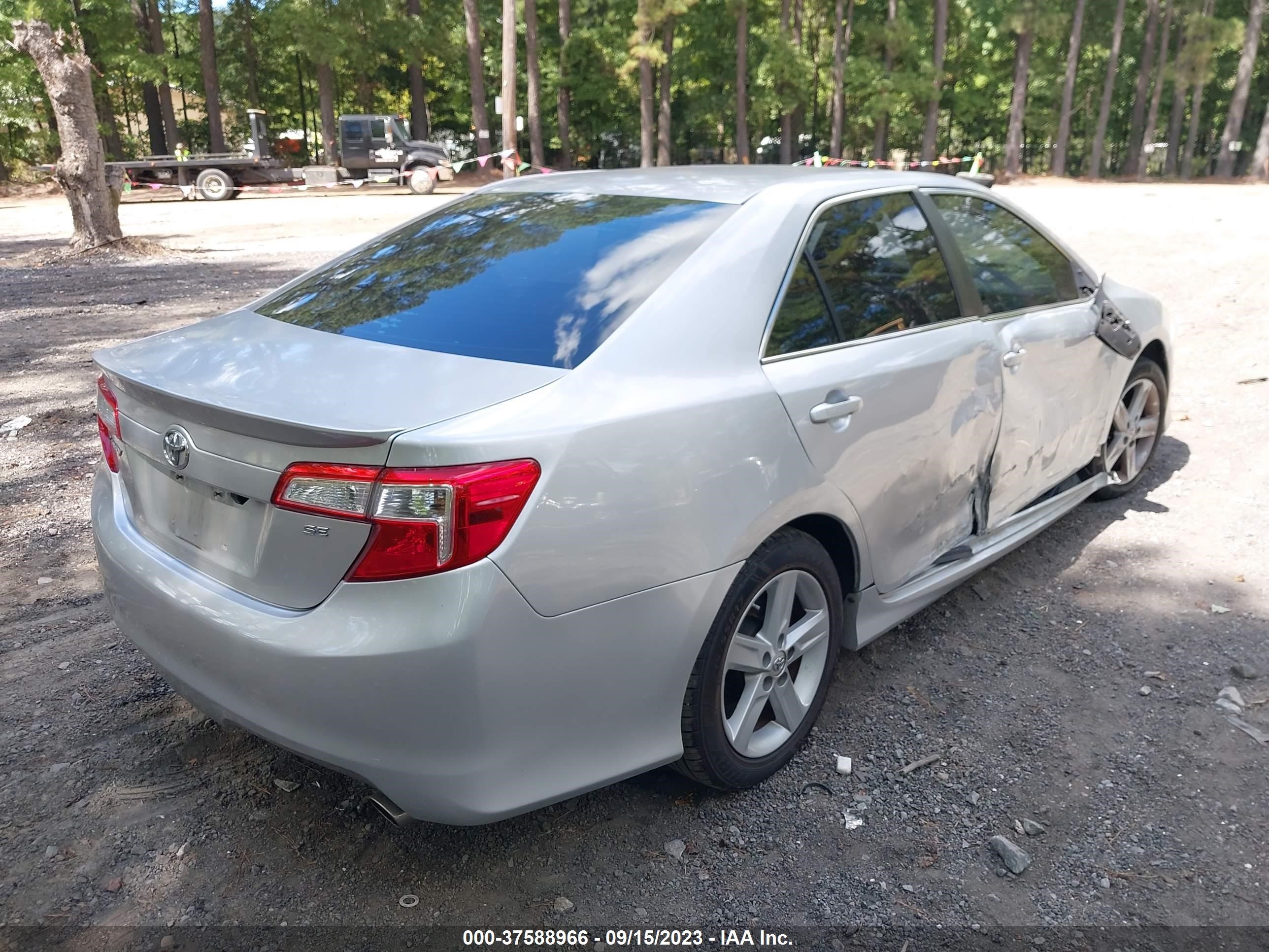 Photo 3 VIN: 4T1BF1FK5DU237566 - TOYOTA CAMRY 