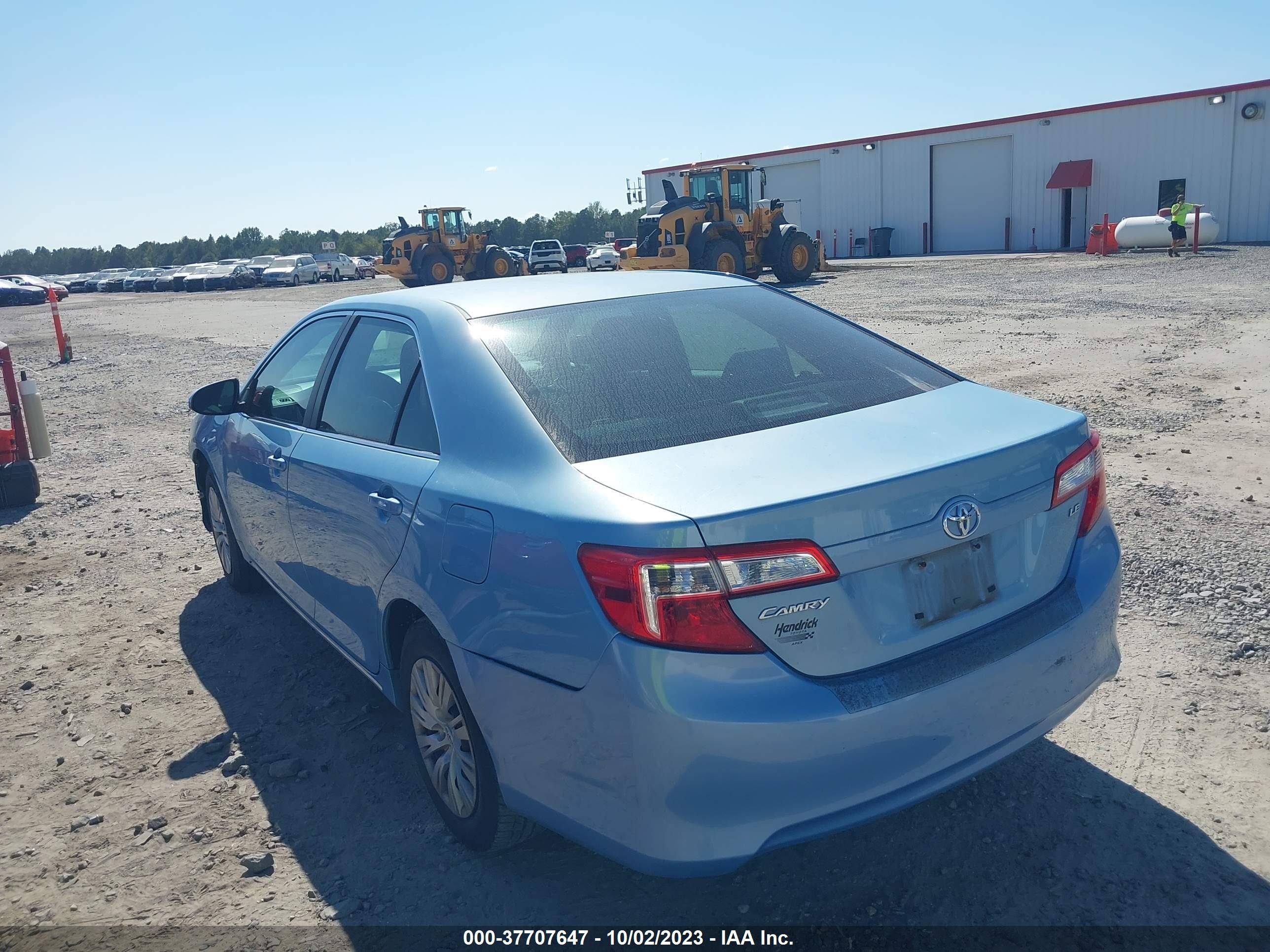 Photo 2 VIN: 4T1BF1FK5DU656100 - TOYOTA CAMRY 