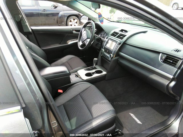 Photo 4 VIN: 4T1BF1FK5DU689694 - TOYOTA CAMRY 