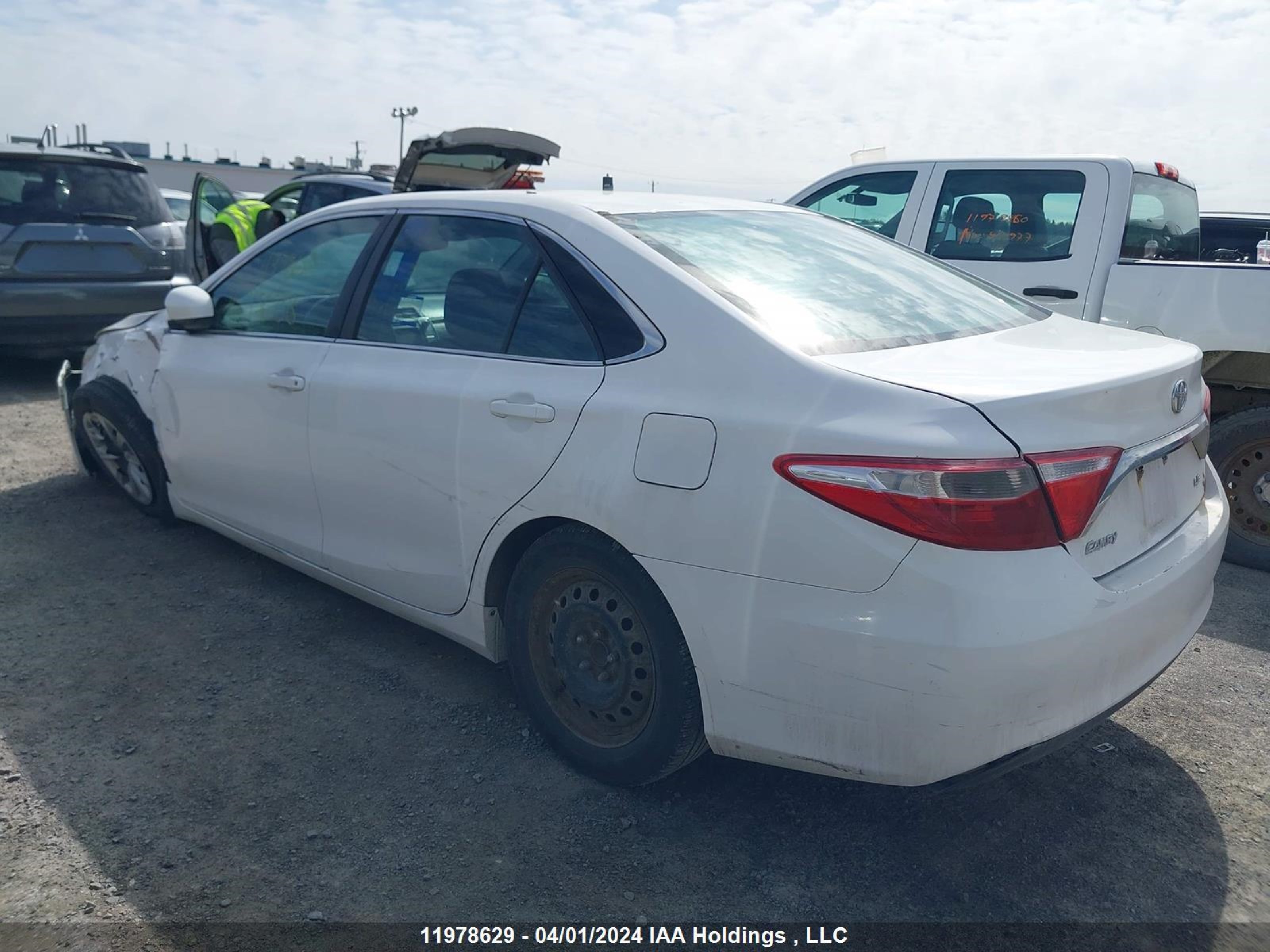 Photo 2 VIN: 4T1BF1FK5FU956738 - TOYOTA CAMRY 