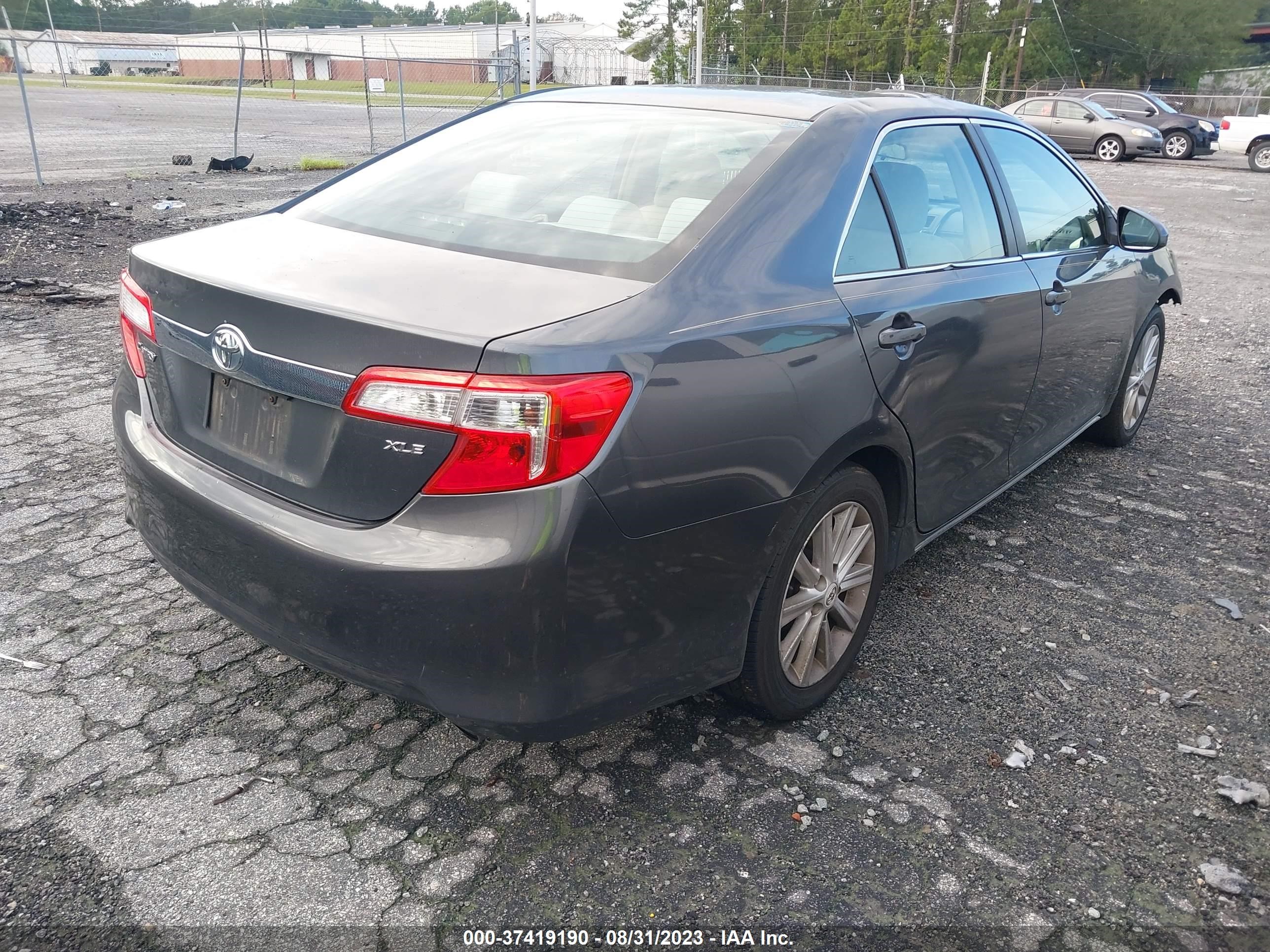 Photo 3 VIN: 4T1BF1FK6CU010983 - TOYOTA CAMRY 