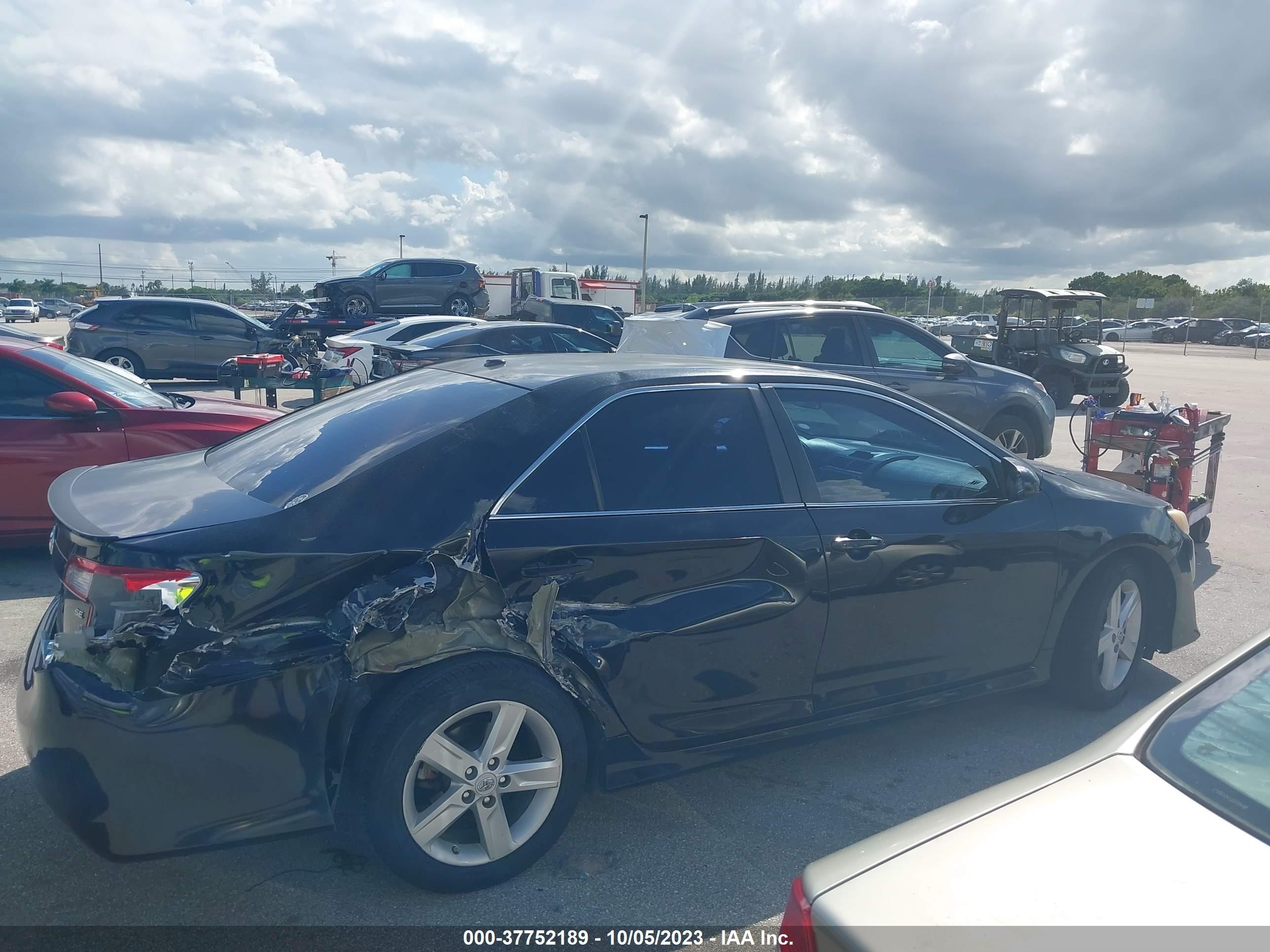 Photo 12 VIN: 4T1BF1FK6CU043515 - TOYOTA CAMRY 