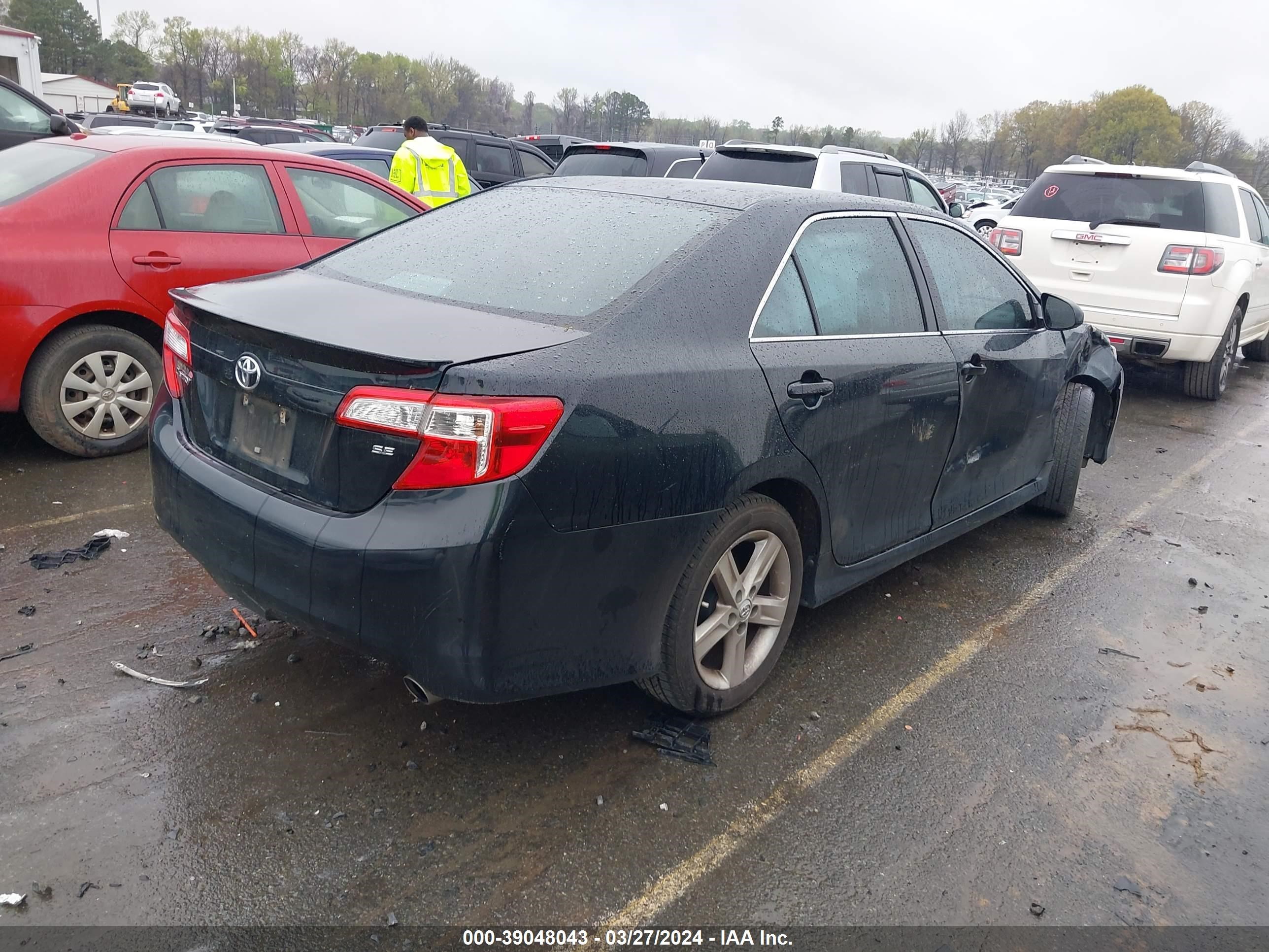 Photo 3 VIN: 4T1BF1FK6CU570759 - TOYOTA CAMRY 