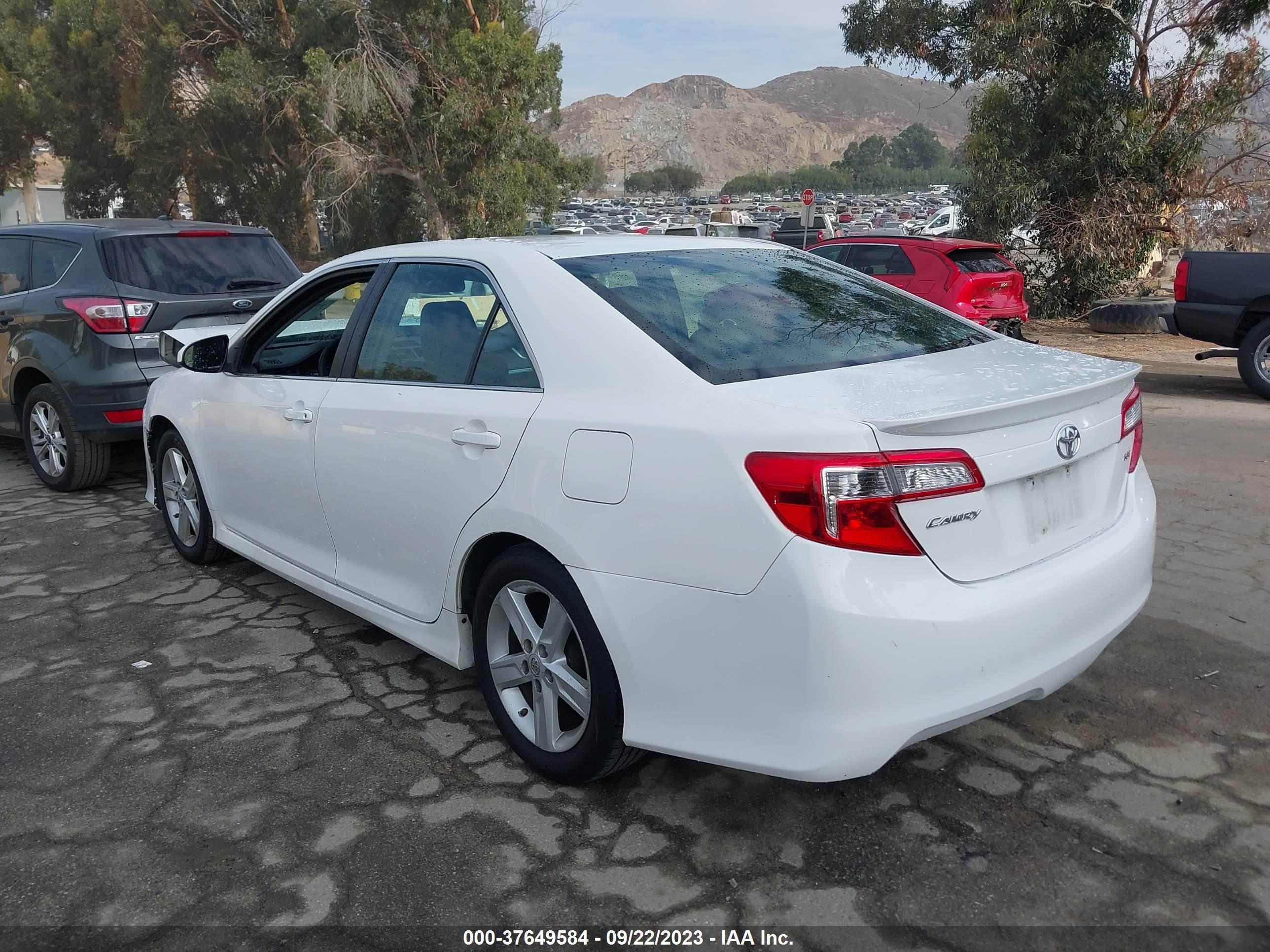 Photo 2 VIN: 4T1BF1FK6EU739844 - TOYOTA CAMRY 