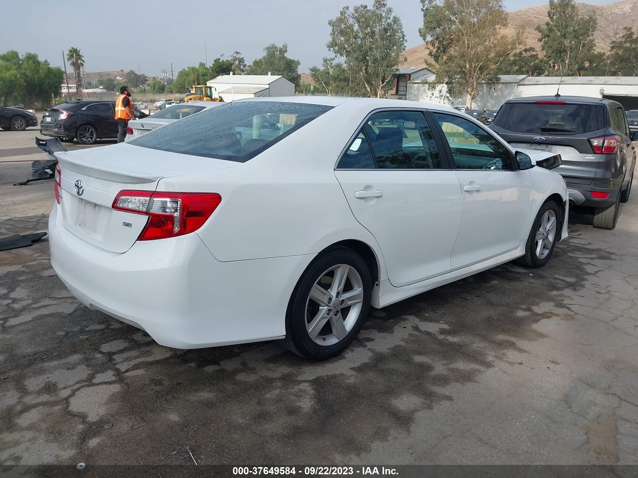 Photo 3 VIN: 4T1BF1FK6EU739844 - TOYOTA CAMRY 