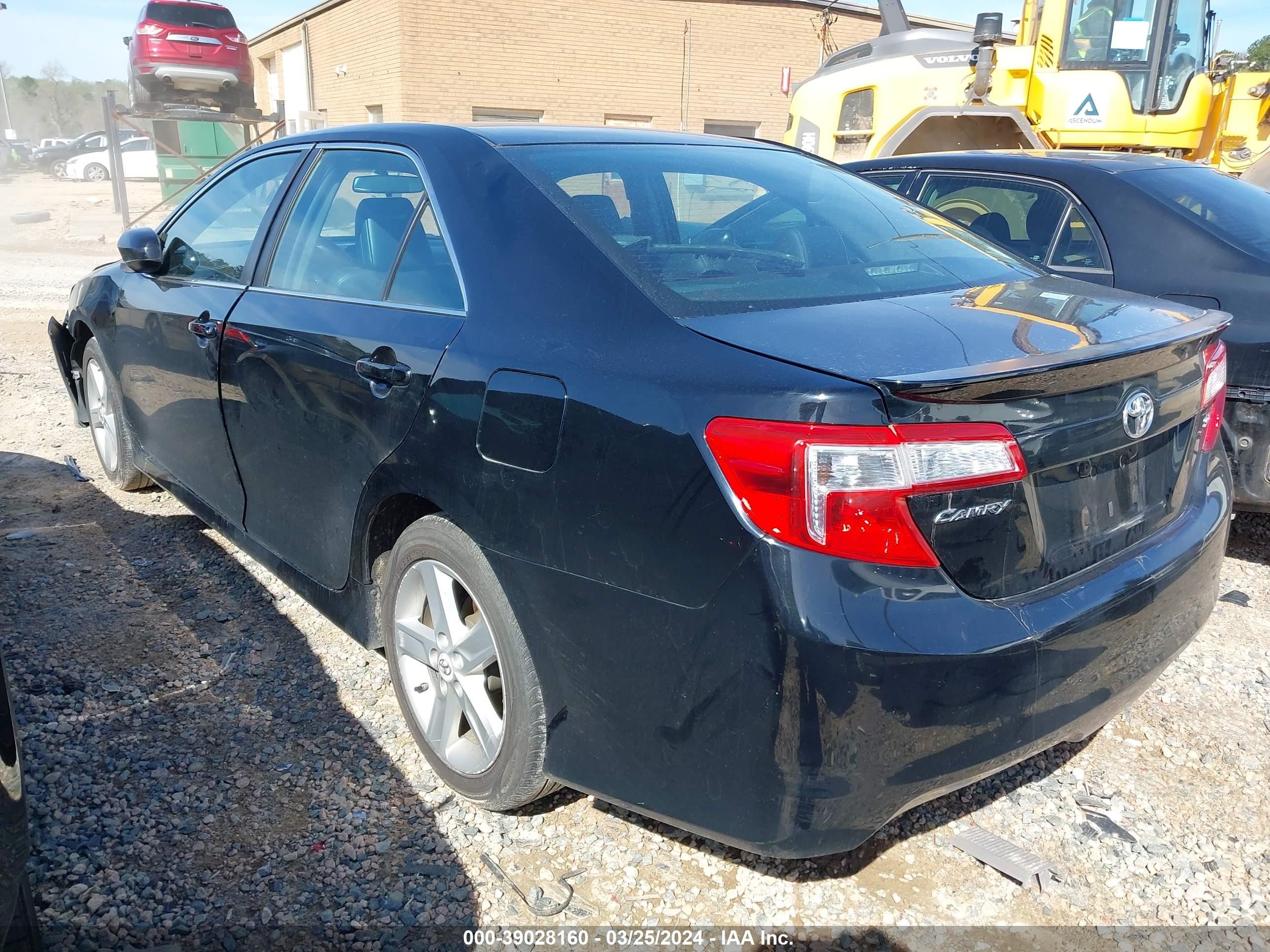 Photo 2 VIN: 4T1BF1FK7CU020728 - TOYOTA CAMRY 