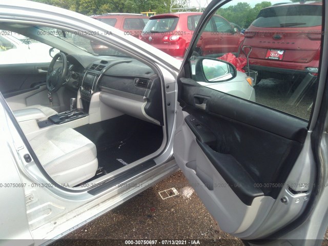 Photo 4 VIN: 4T1BF1FK7CU176736 - TOYOTA CAMRY 