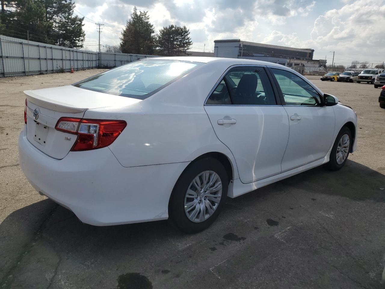 Photo 2 VIN: 4T1BF1FK7CU576148 - TOYOTA CAMRY 