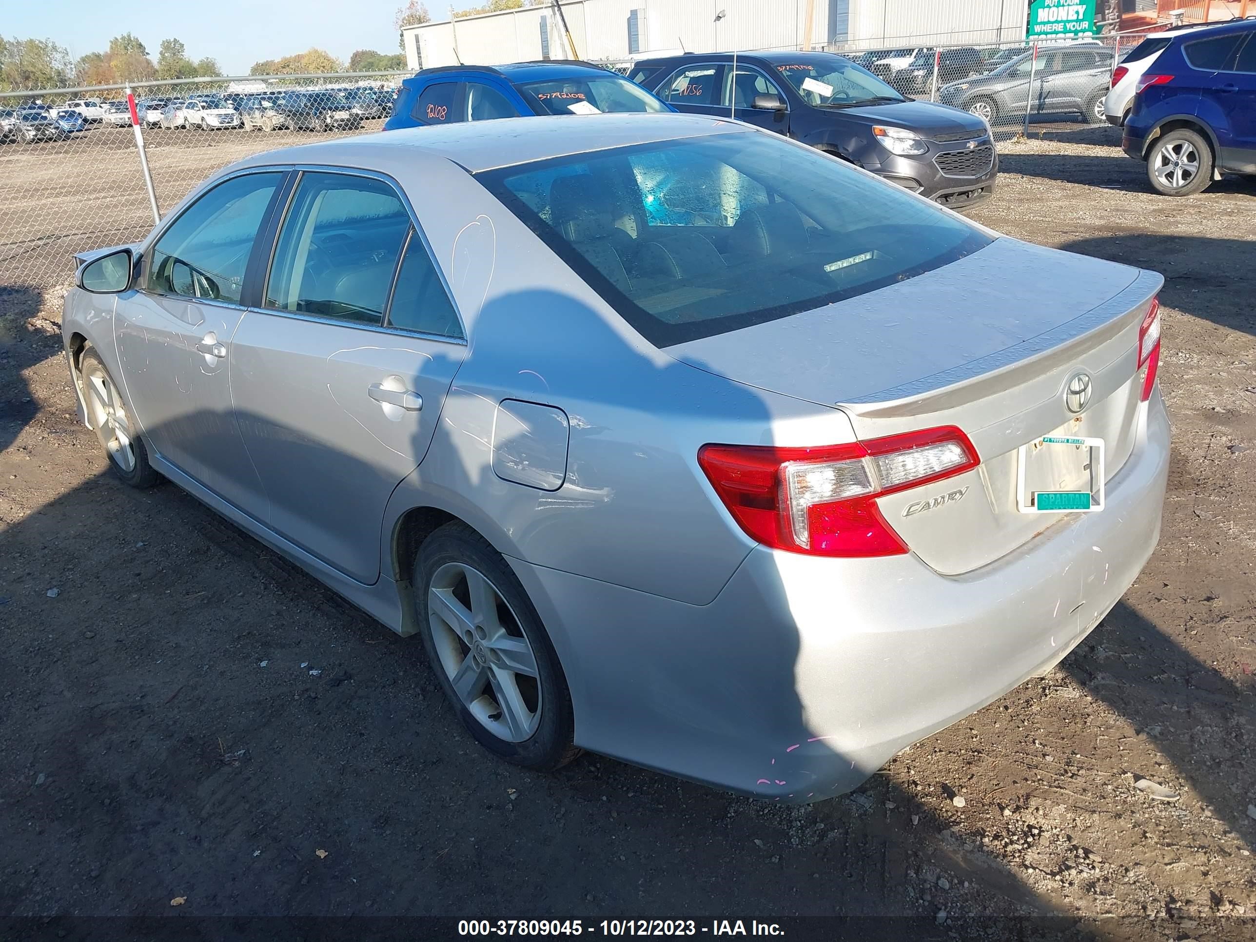 Photo 2 VIN: 4T1BF1FK7CU597713 - TOYOTA CAMRY 